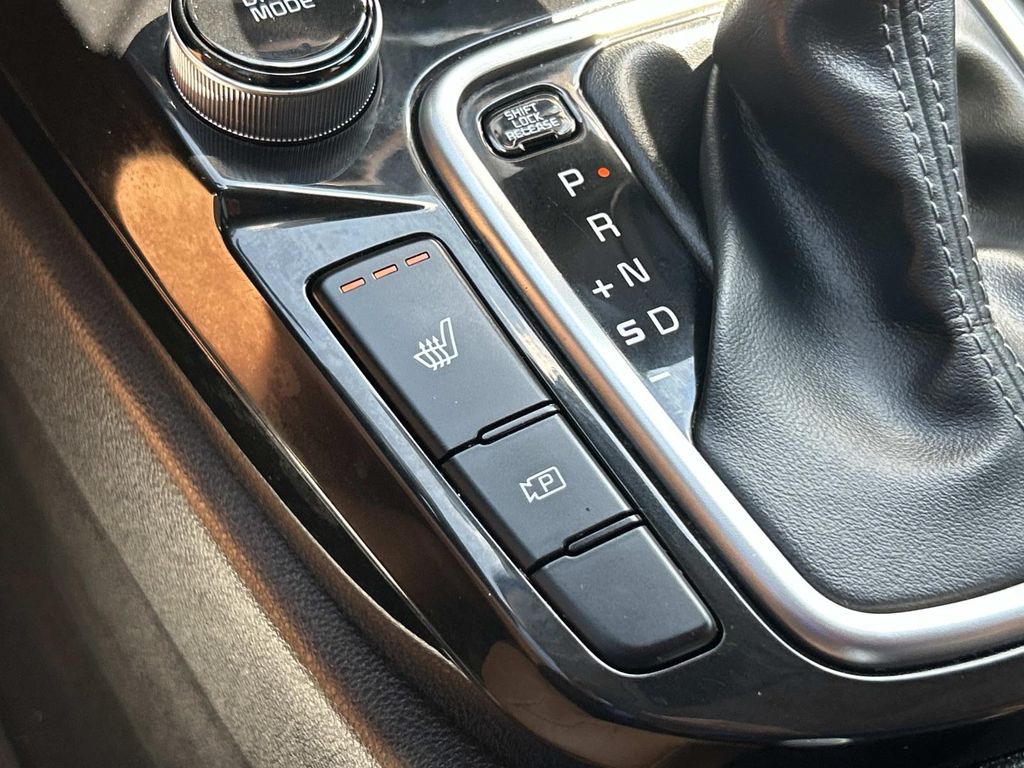 Vehicle photo 35