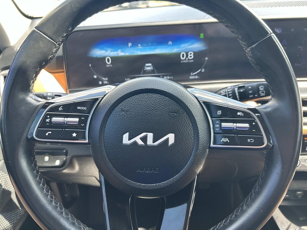 Vehicle photo 37