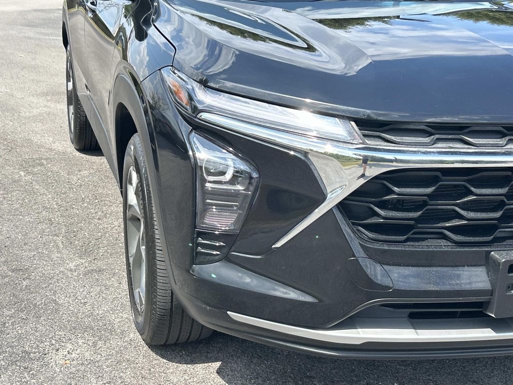 Used 2025 Chevrolet Trax SUV