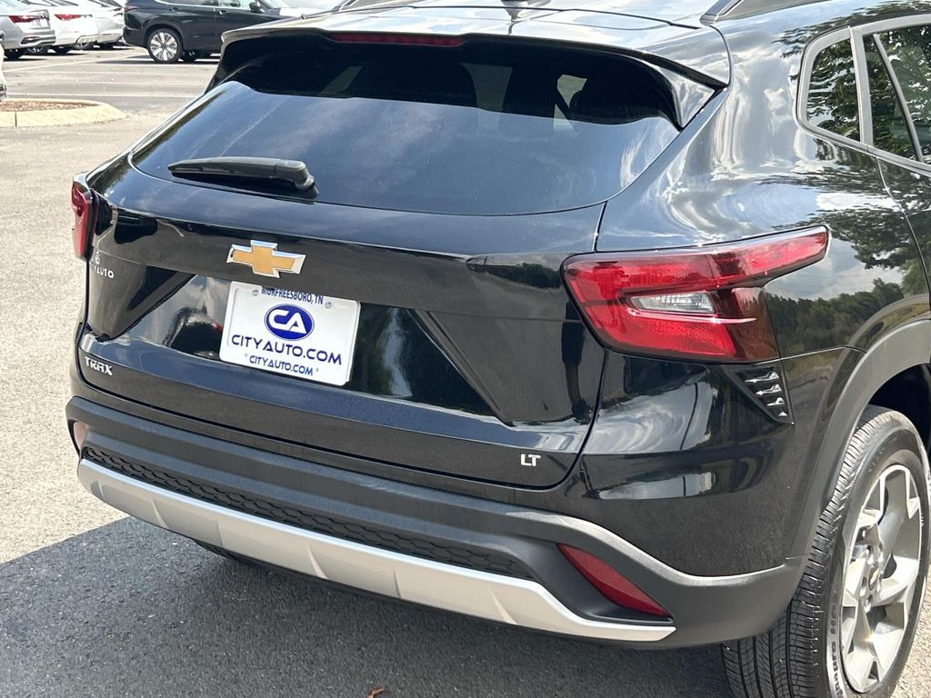 Used 2025 Chevrolet Trax SUV