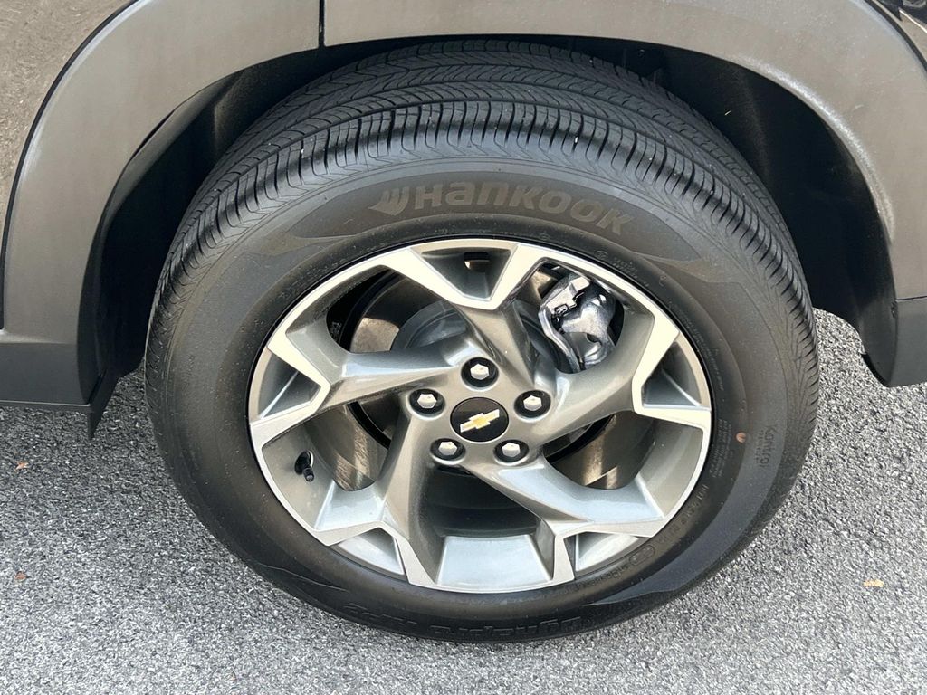 Used 2025 Chevrolet Trax SUV