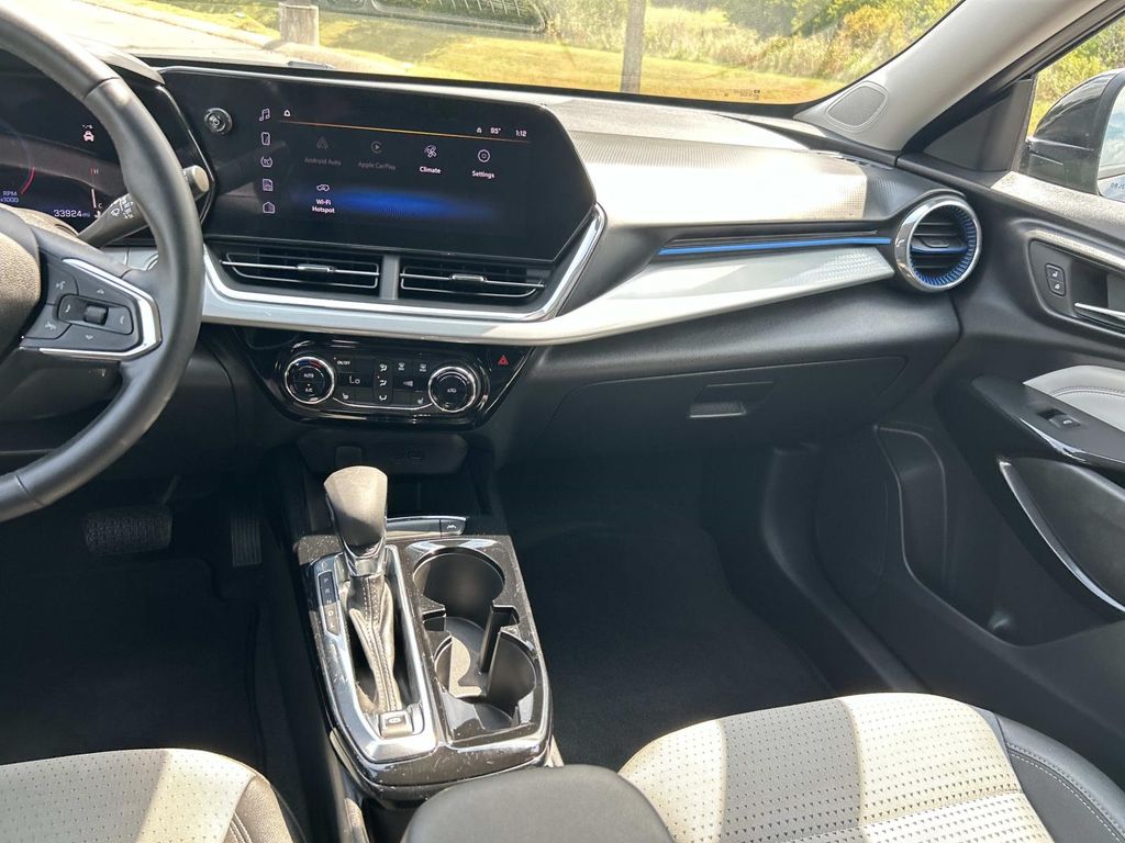 Used 2025 Chevrolet Trax SUV