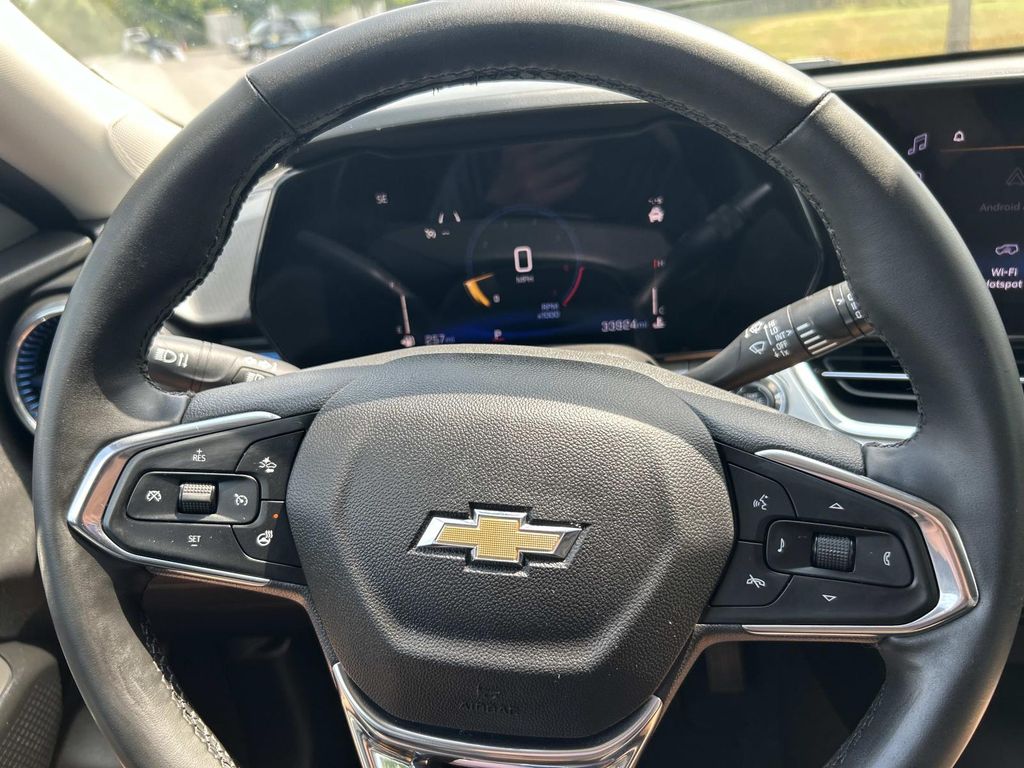 Used 2025 Chevrolet Trax SUV