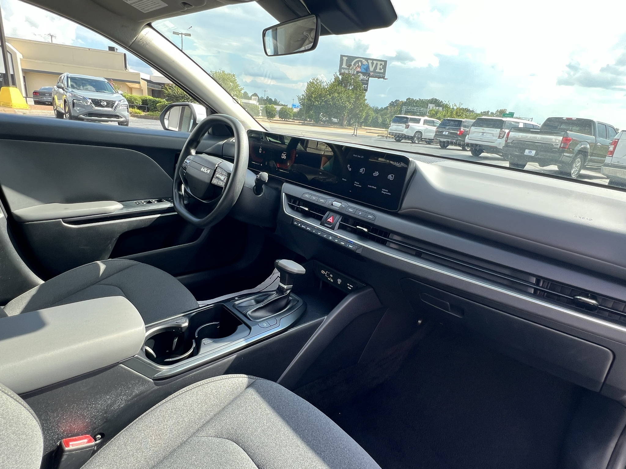 2025 Kia K4 LXS - Photo 13