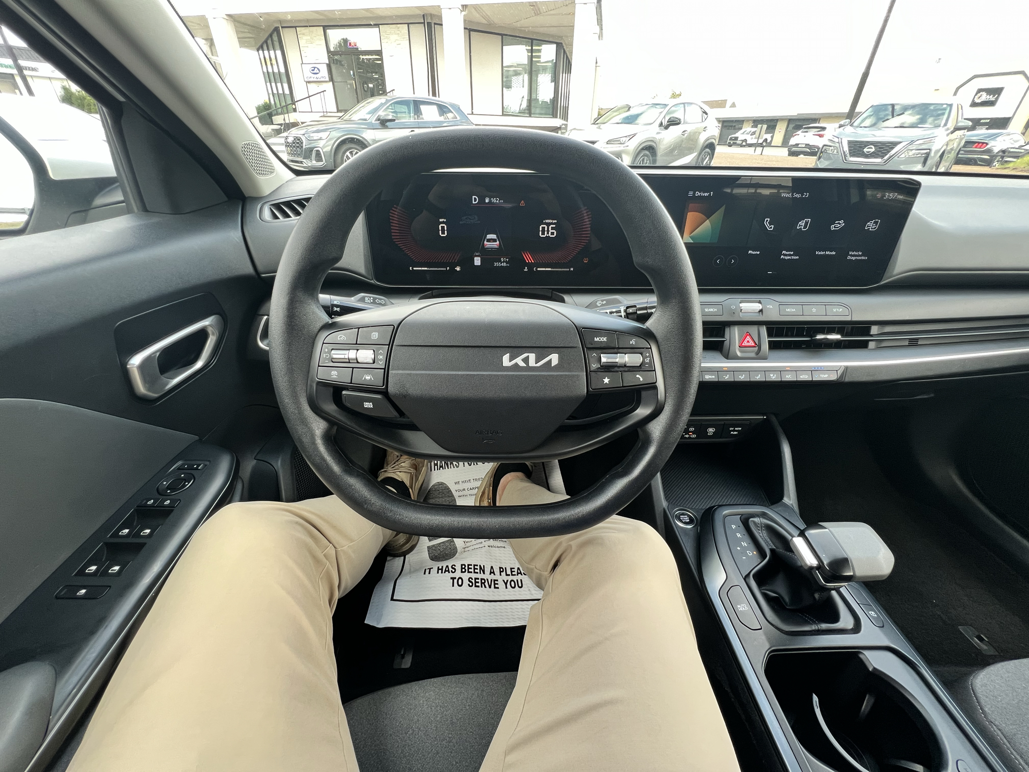 2025 Kia K4 LXS - Photo 35