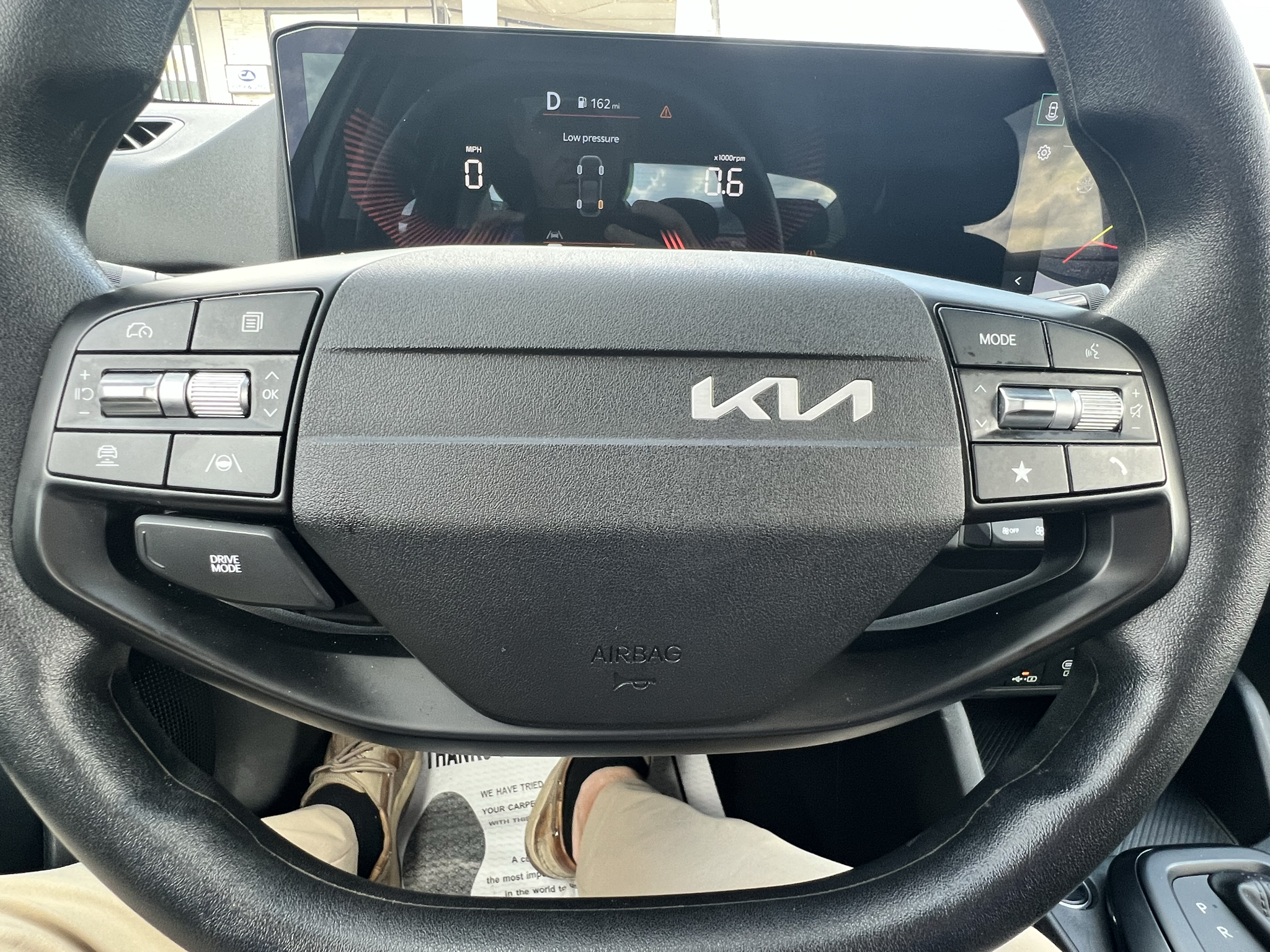 2025 Kia K4 LXS - Photo 32
