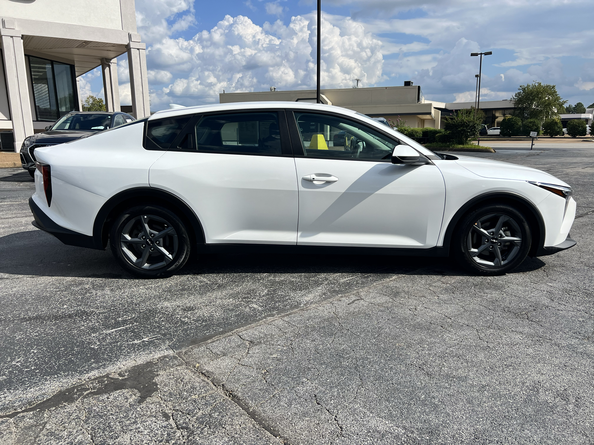 2025 Kia K4 LXS - Photo 9