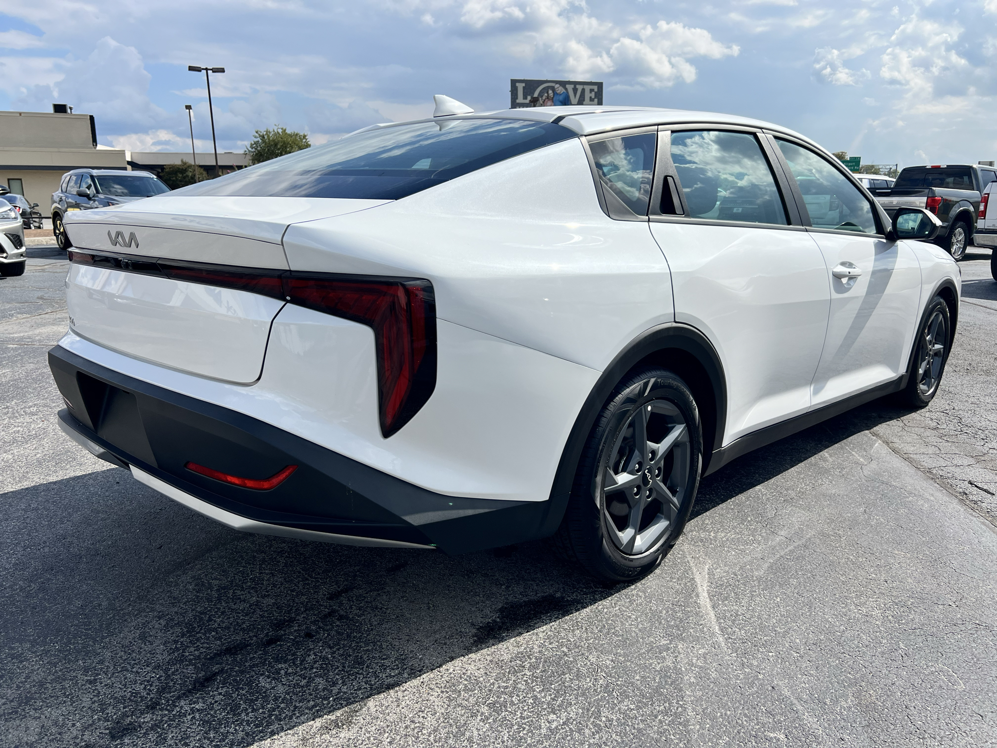 2025 Kia K4 LXS - Photo 8