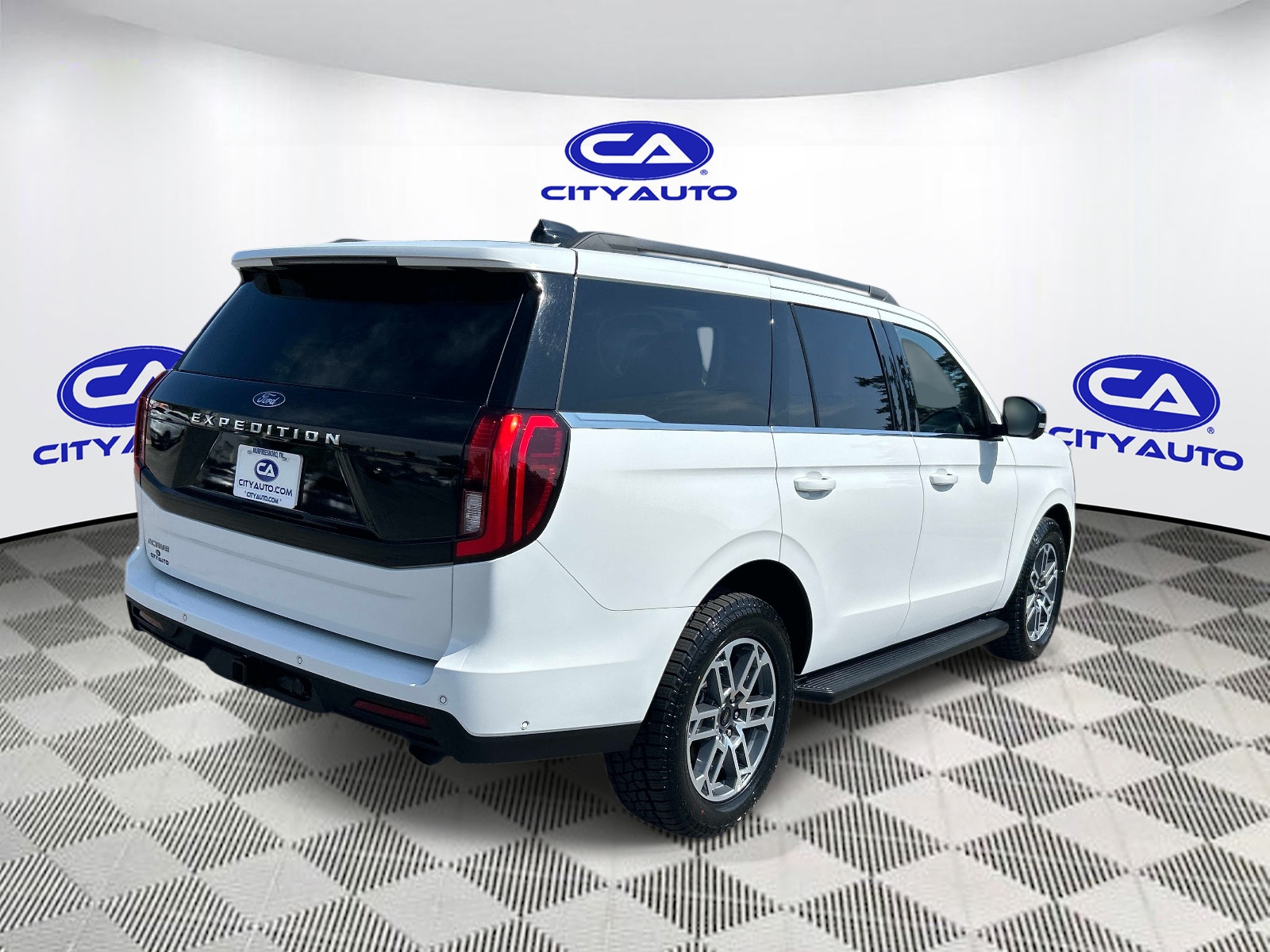 Vehicle photo 4