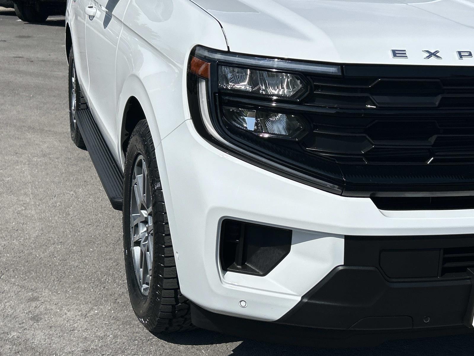 Vehicle photo 10