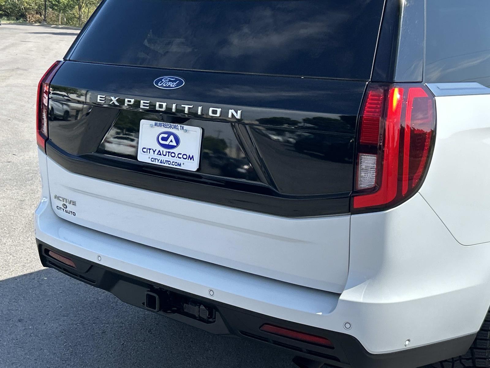 Vehicle photo 12