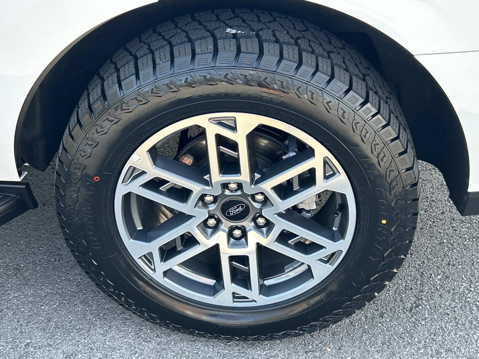 Vehicle photo 16