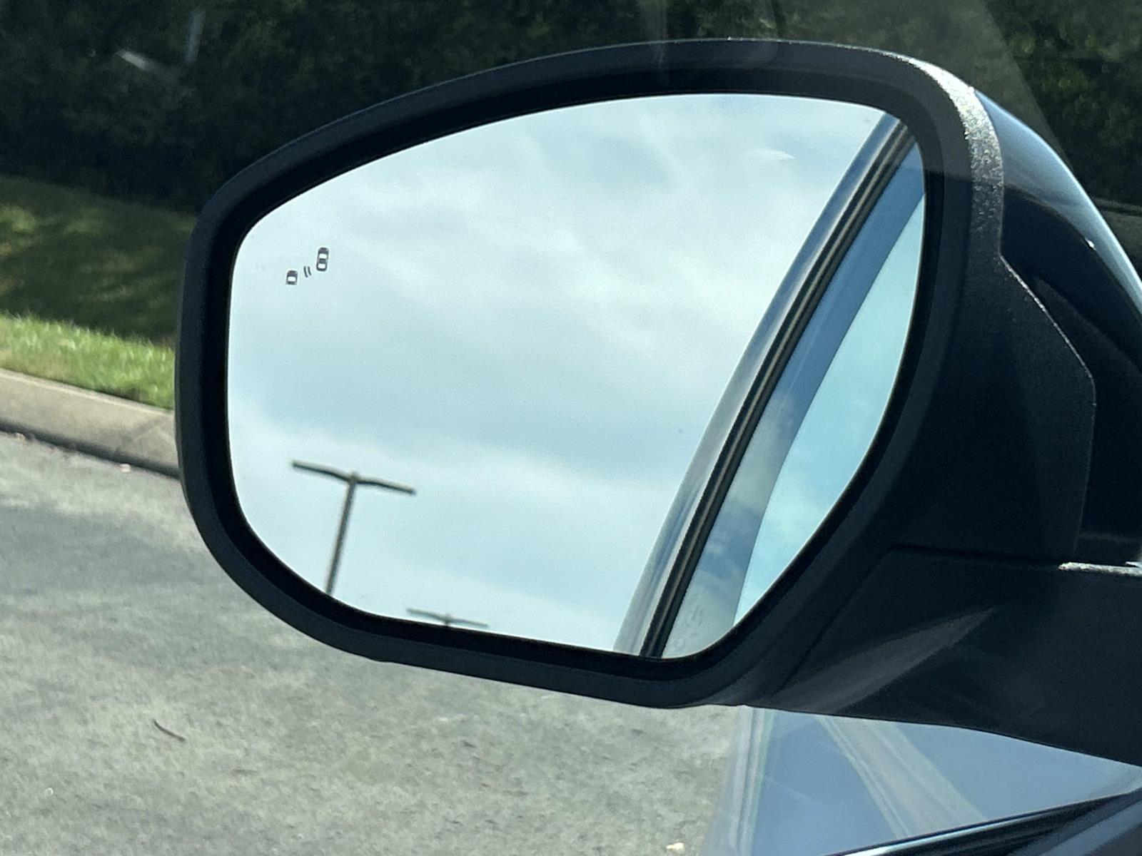 Vehicle photo 19