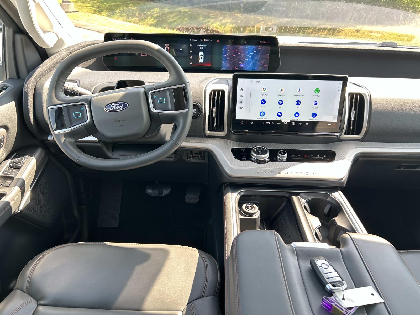 Vehicle photo 21
