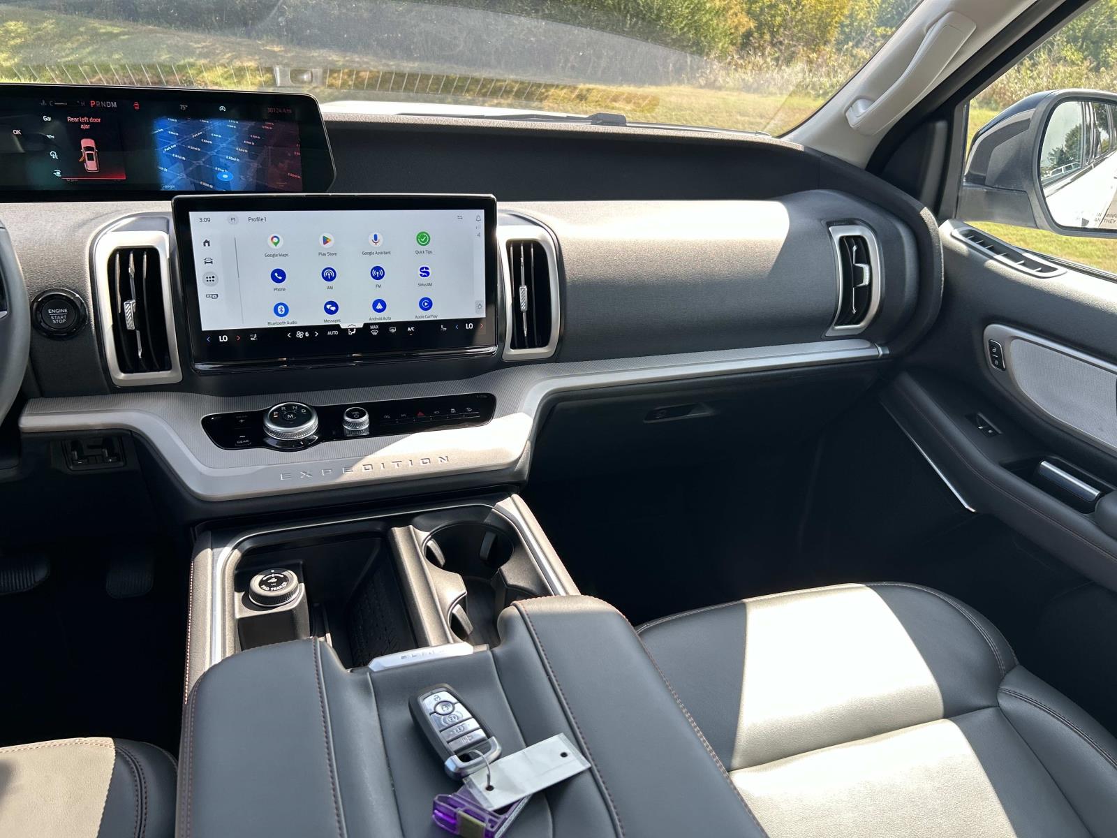 Vehicle photo 22