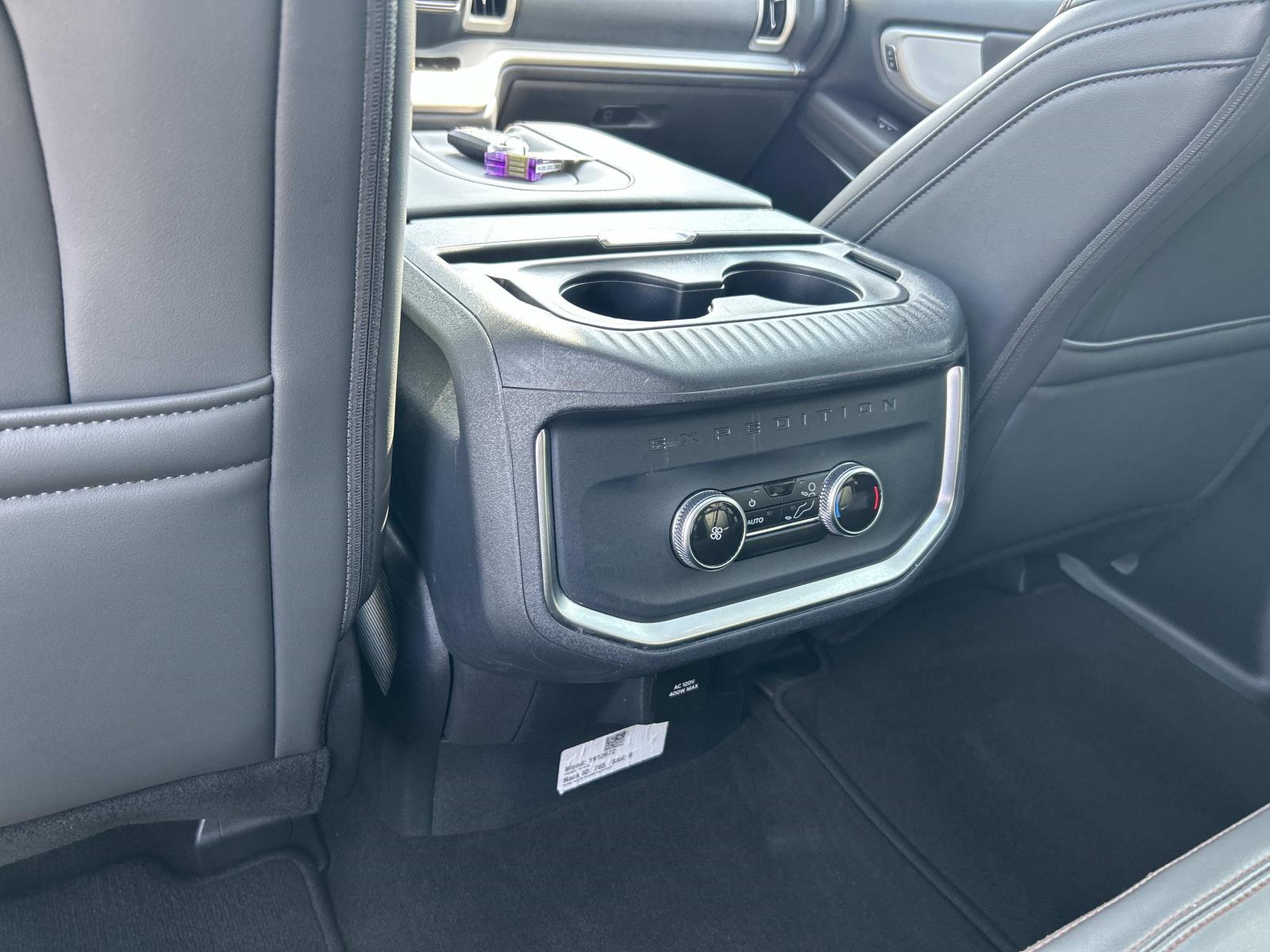 Vehicle photo 24