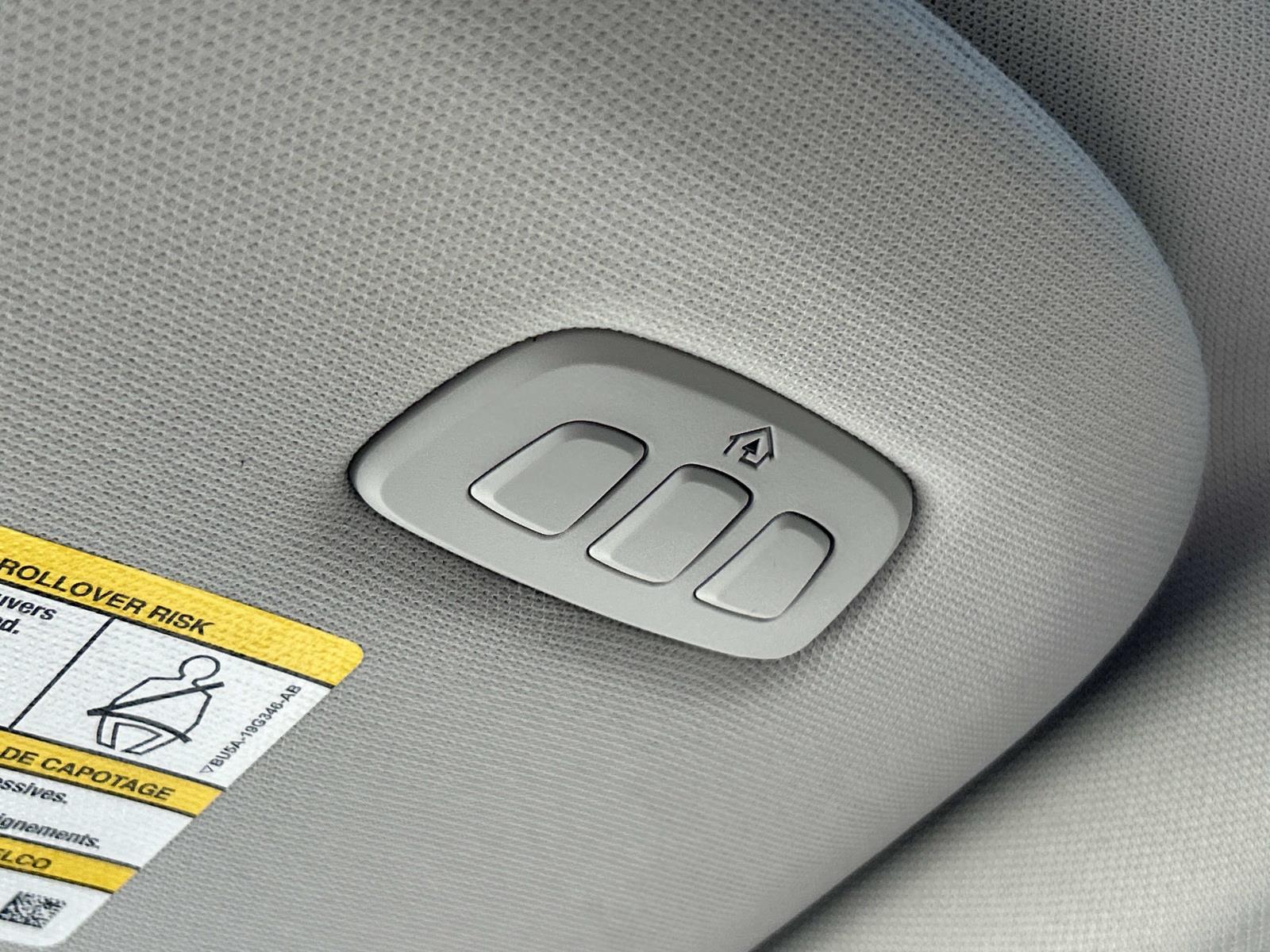 Vehicle photo 31