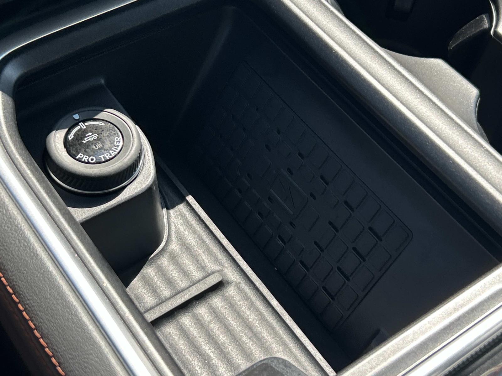 Vehicle photo 37