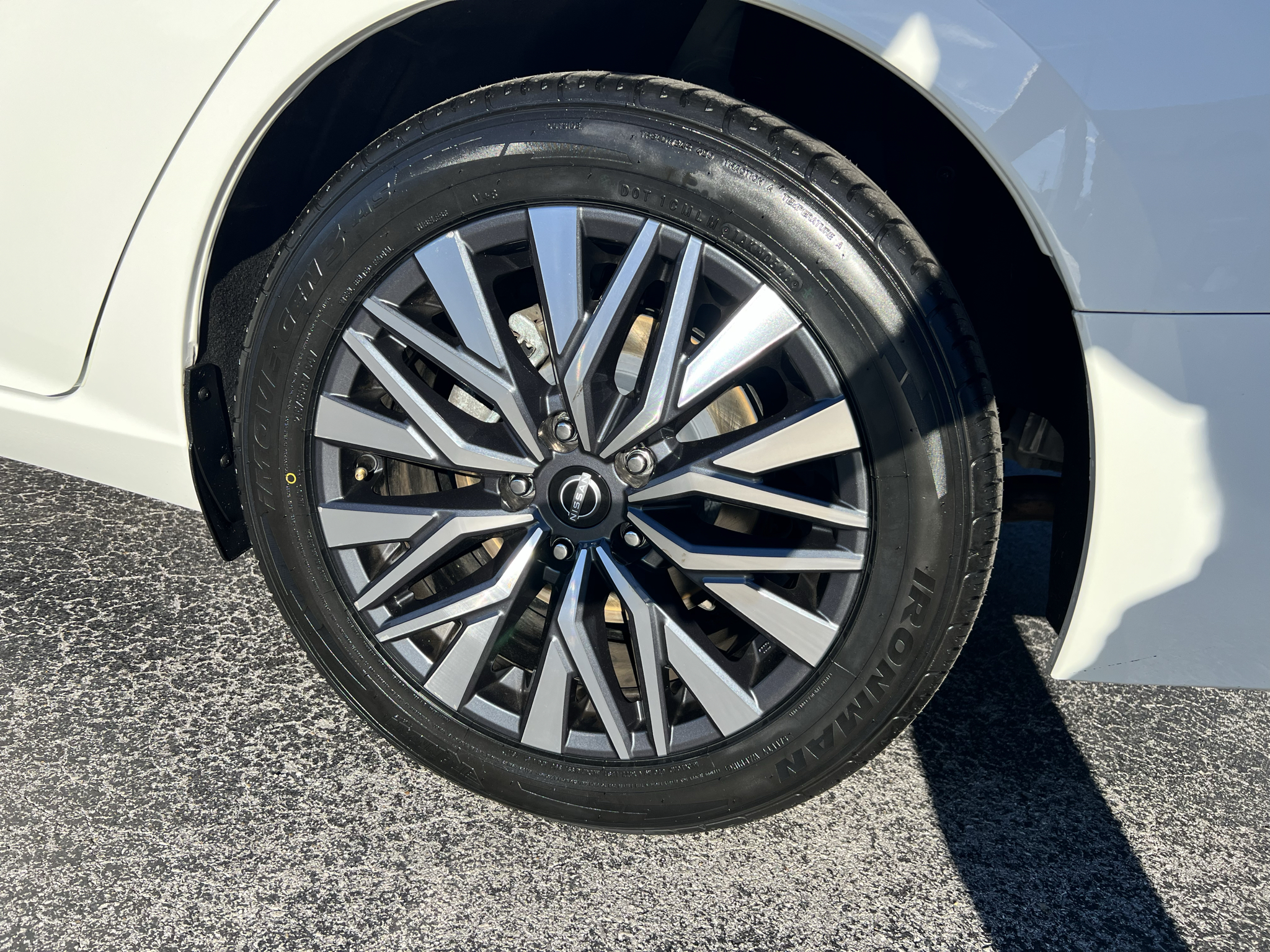 Vehicle photo 7