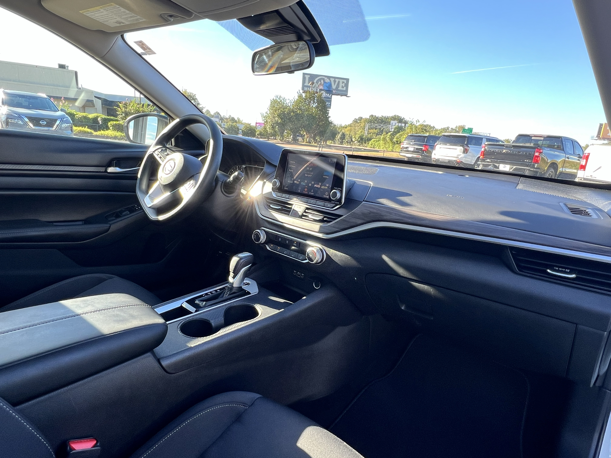 Vehicle photo 13
