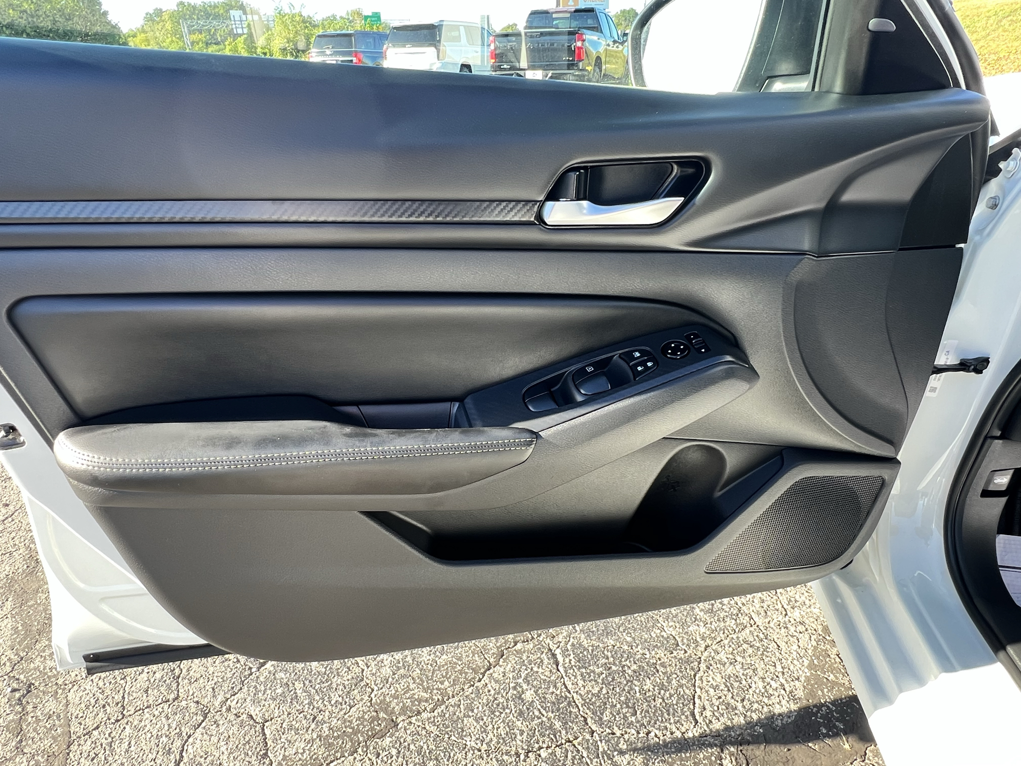 Vehicle photo 27