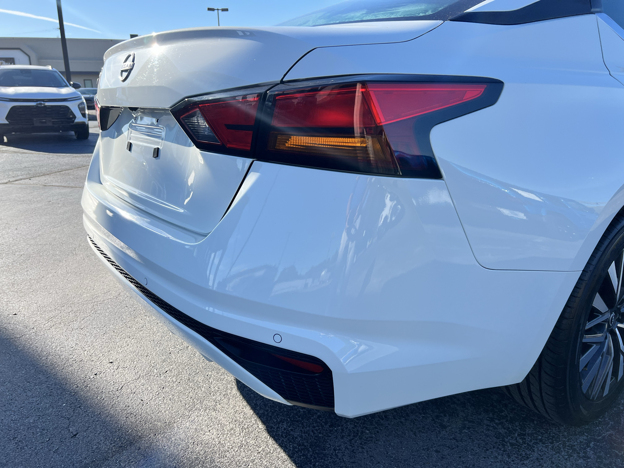 Vehicle photo 9