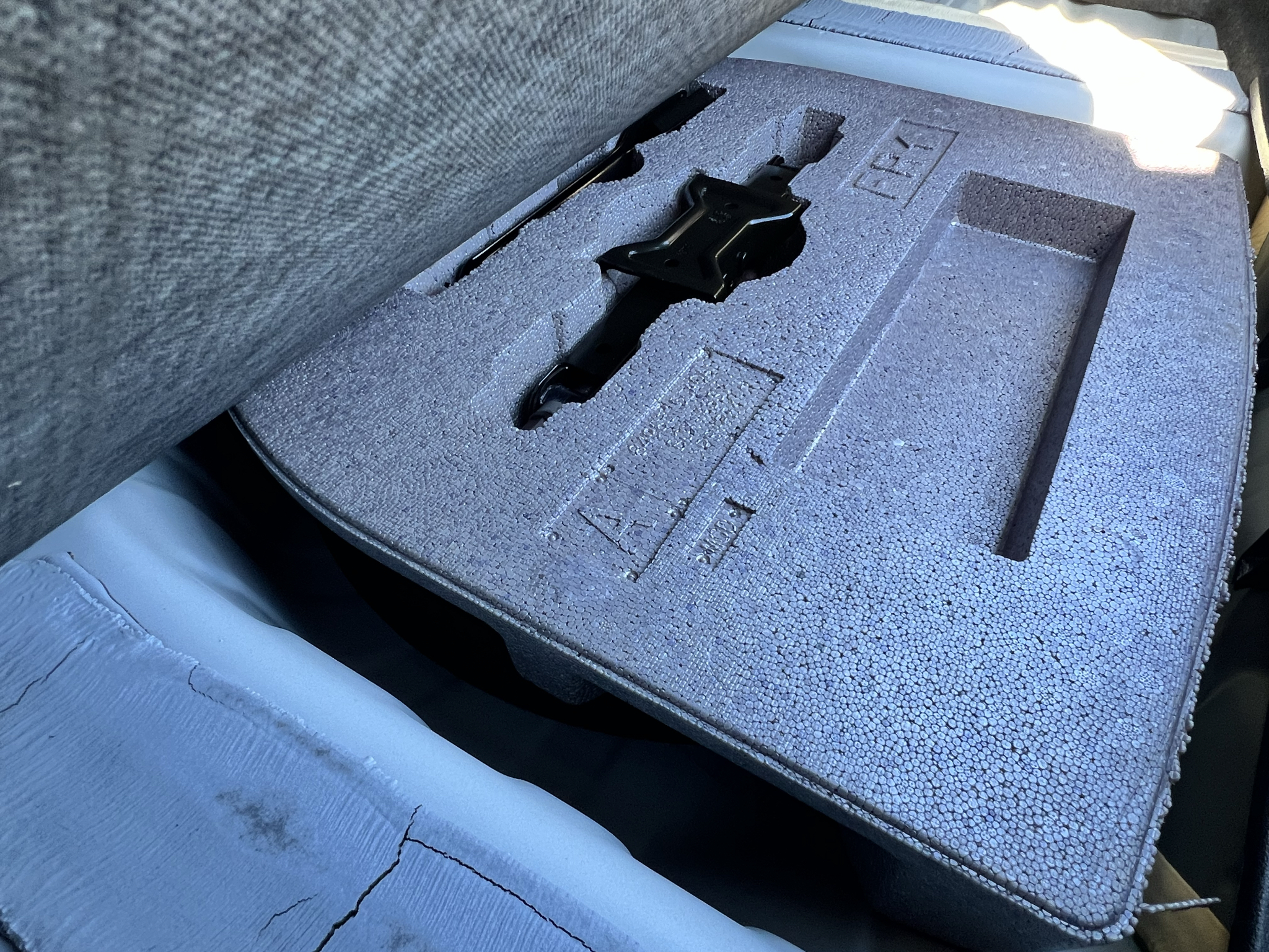 Vehicle photo 23
