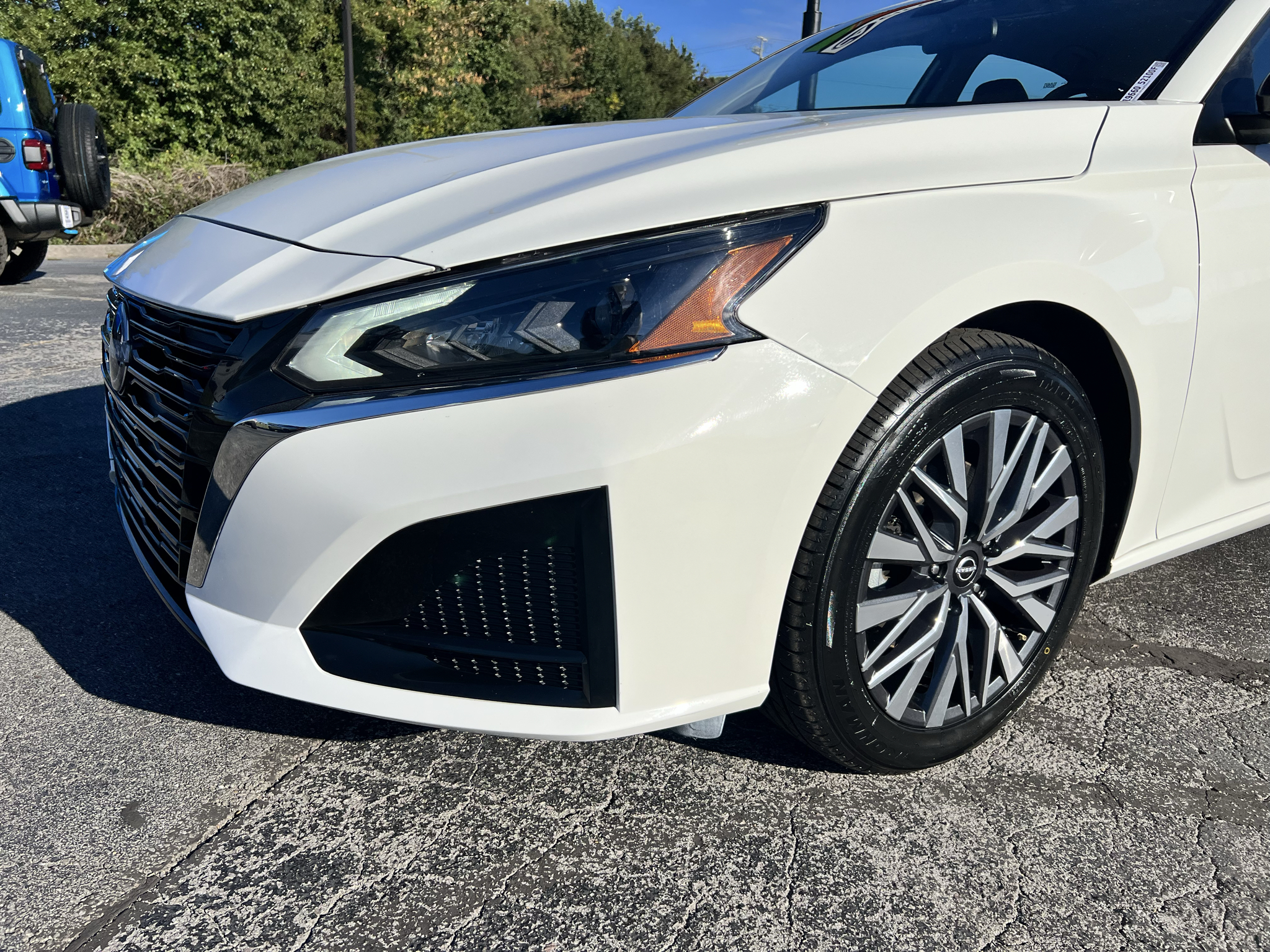 Vehicle photo 3