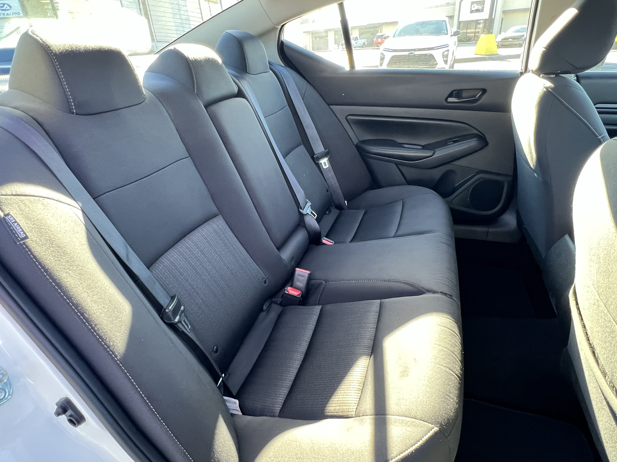 Vehicle photo 17