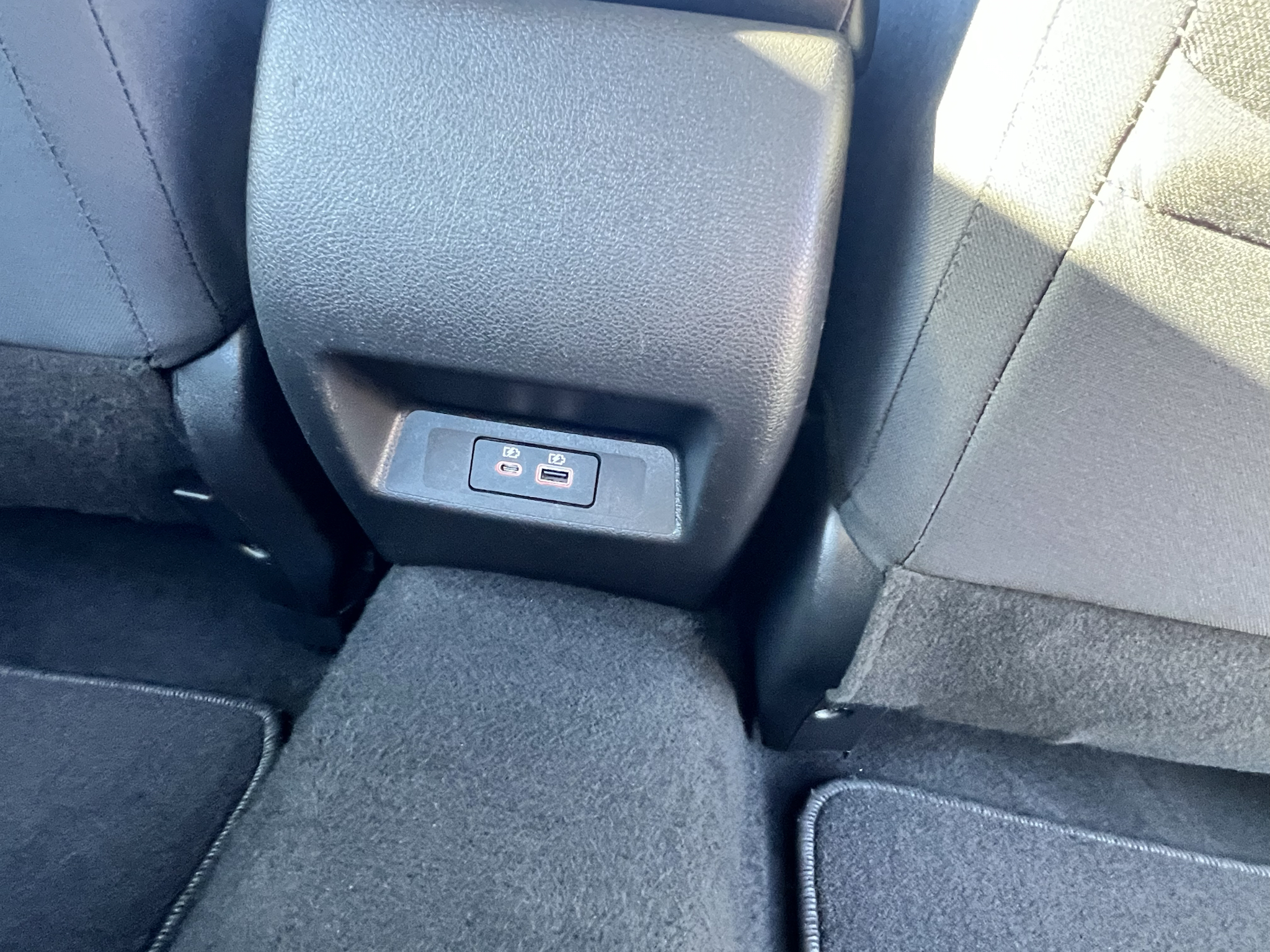 Vehicle photo 18