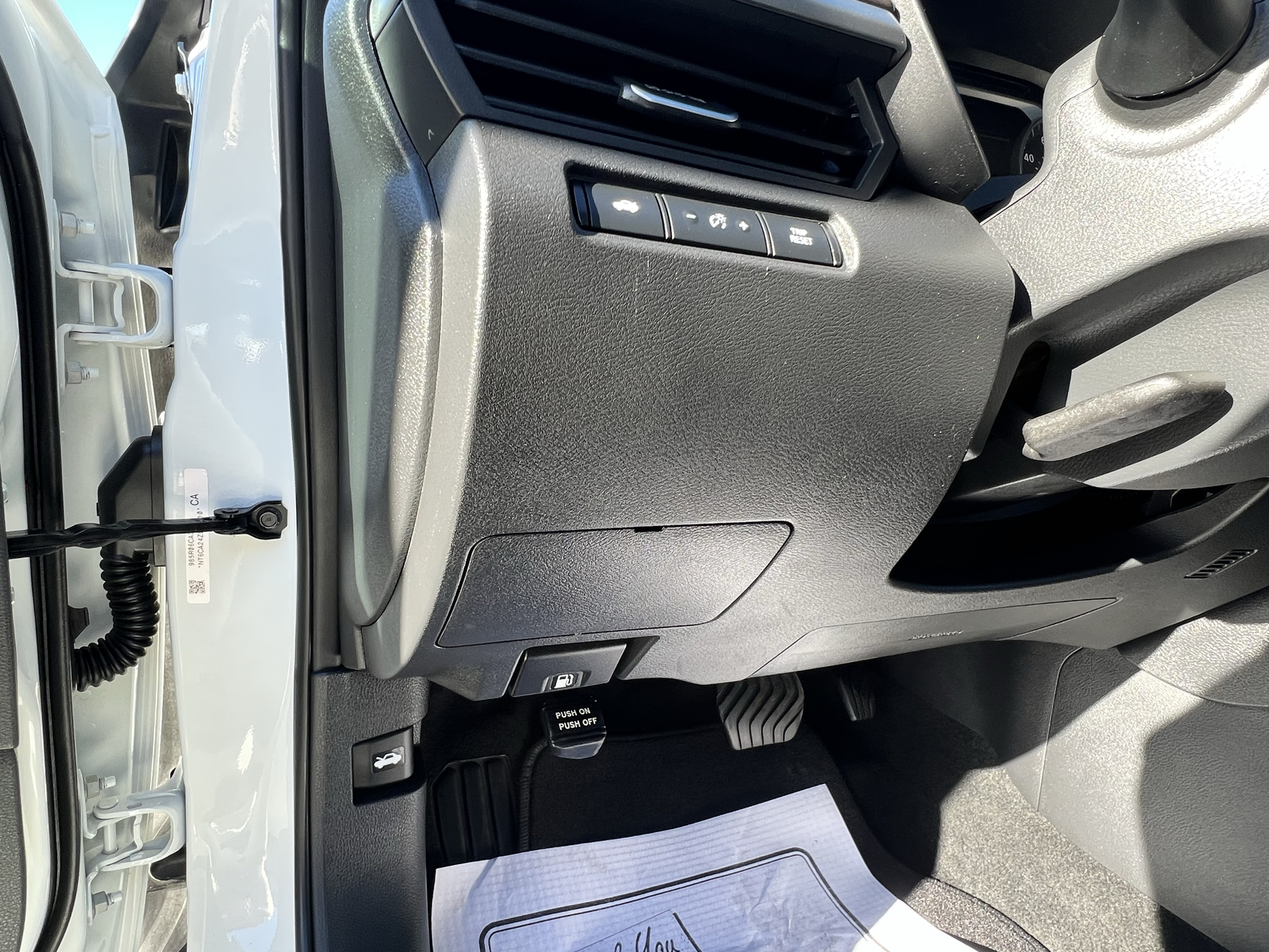Vehicle photo 25