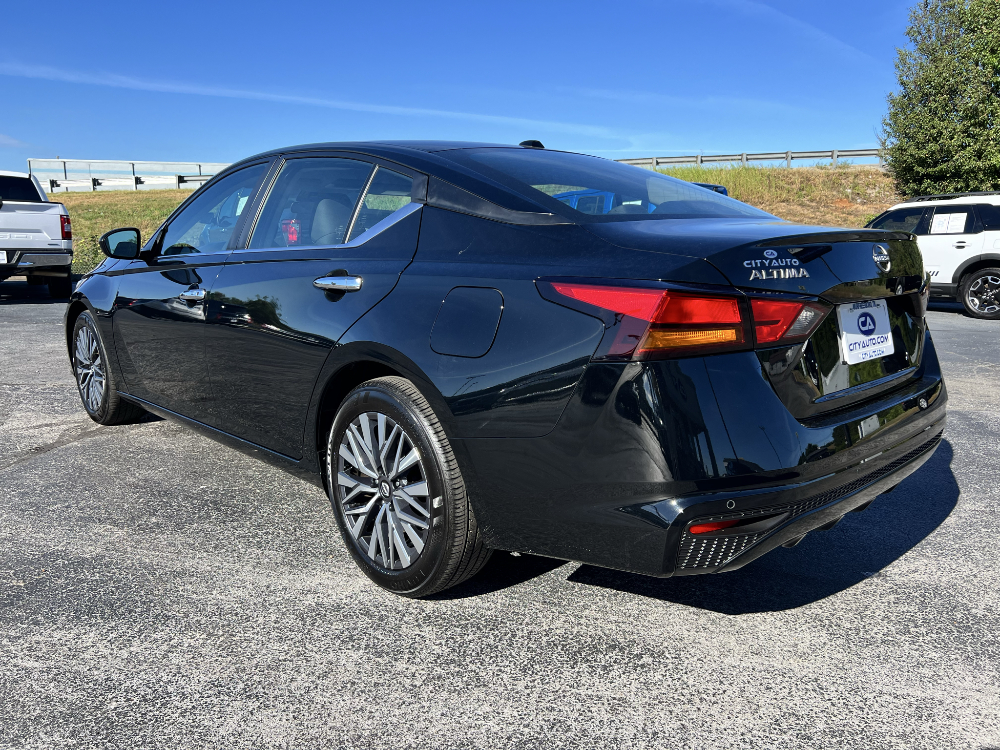 2025 Nissan Altima SV - Photo 6
