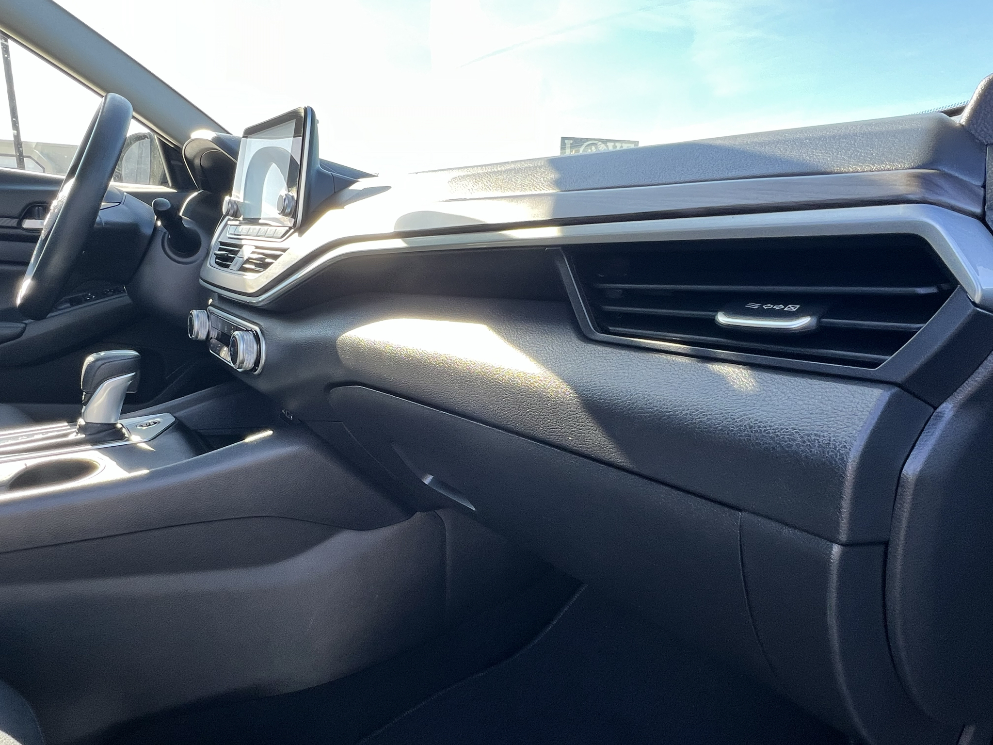 2025 Nissan Altima SV - Photo 13