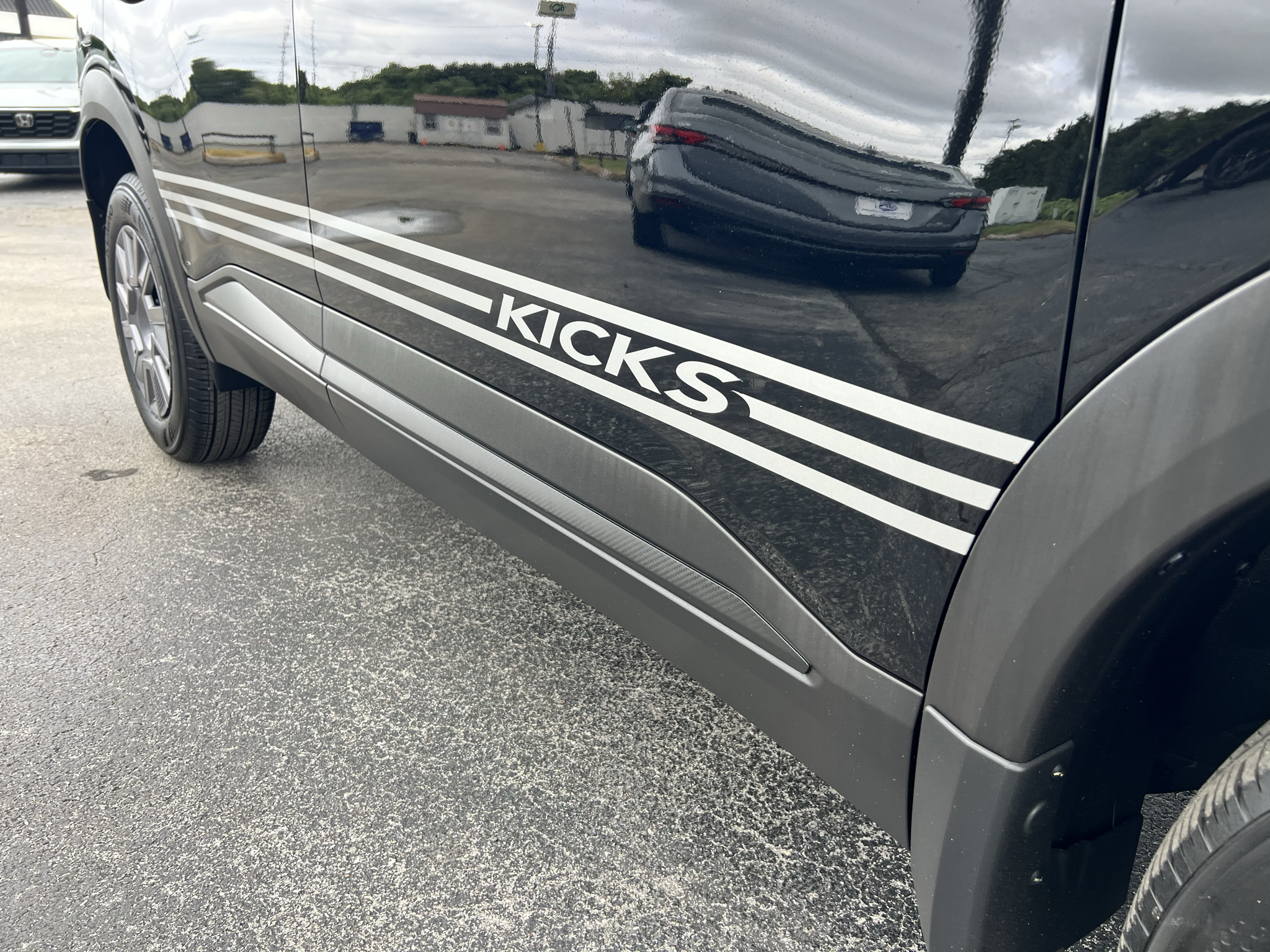 Vehicle photo 13