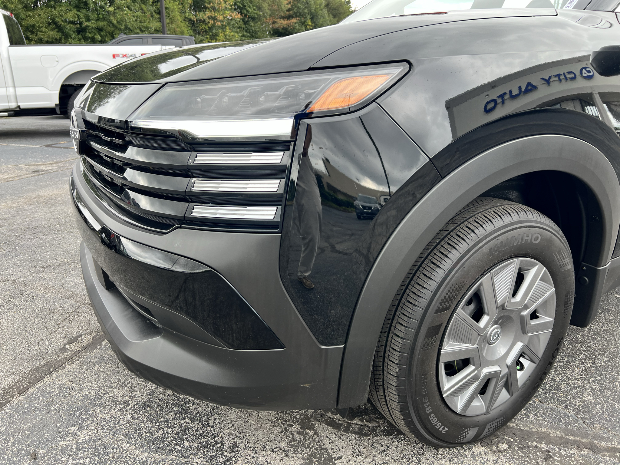 Vehicle photo 3