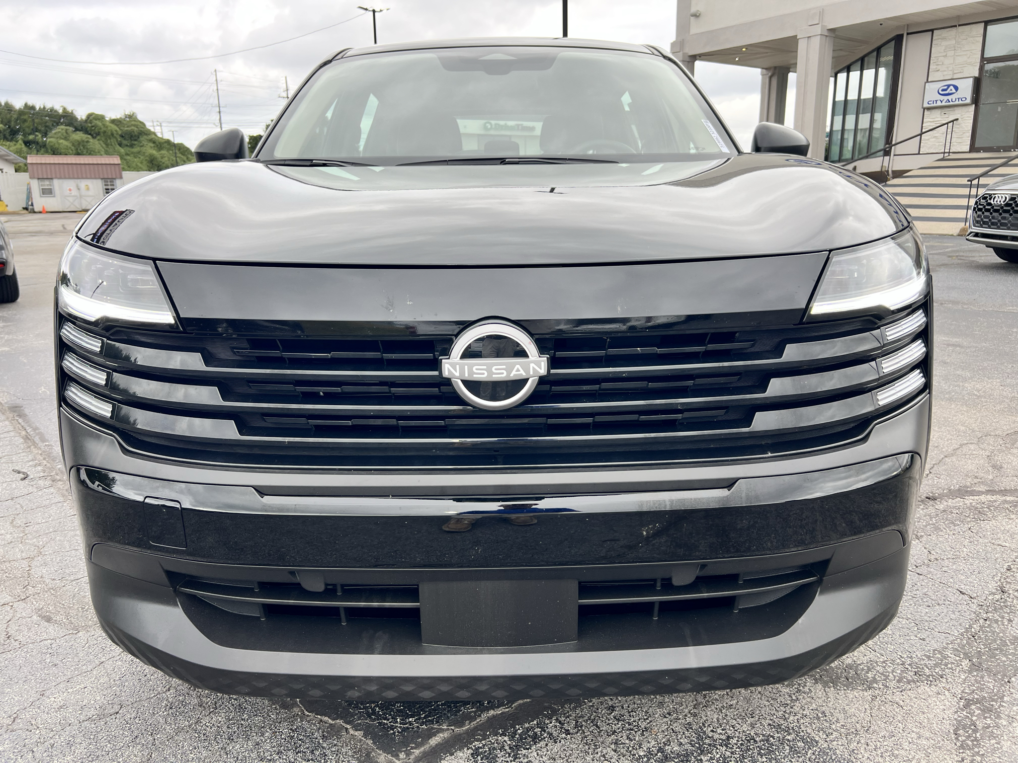 Vehicle photo 2