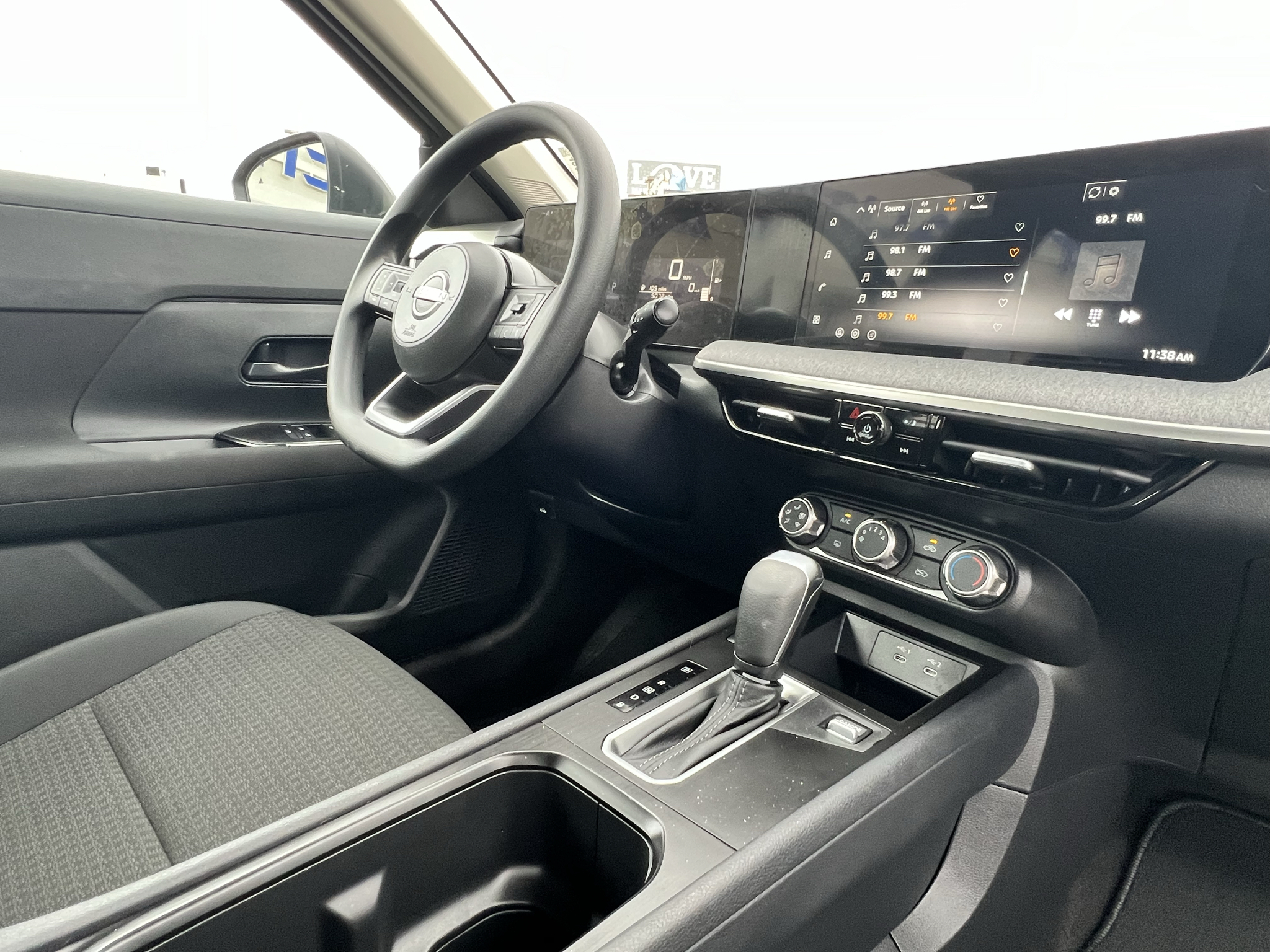 Vehicle photo 15