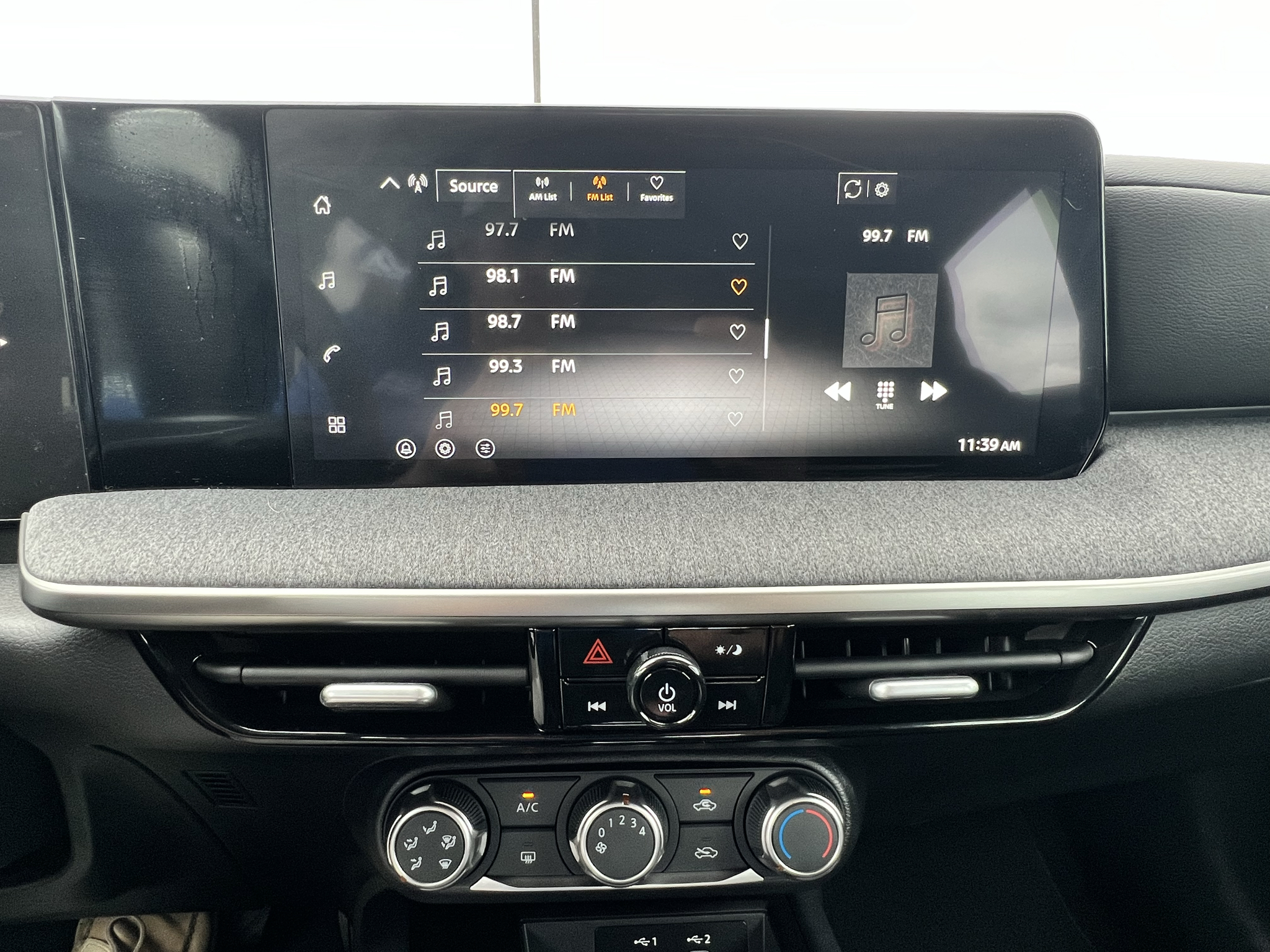 Vehicle photo 27