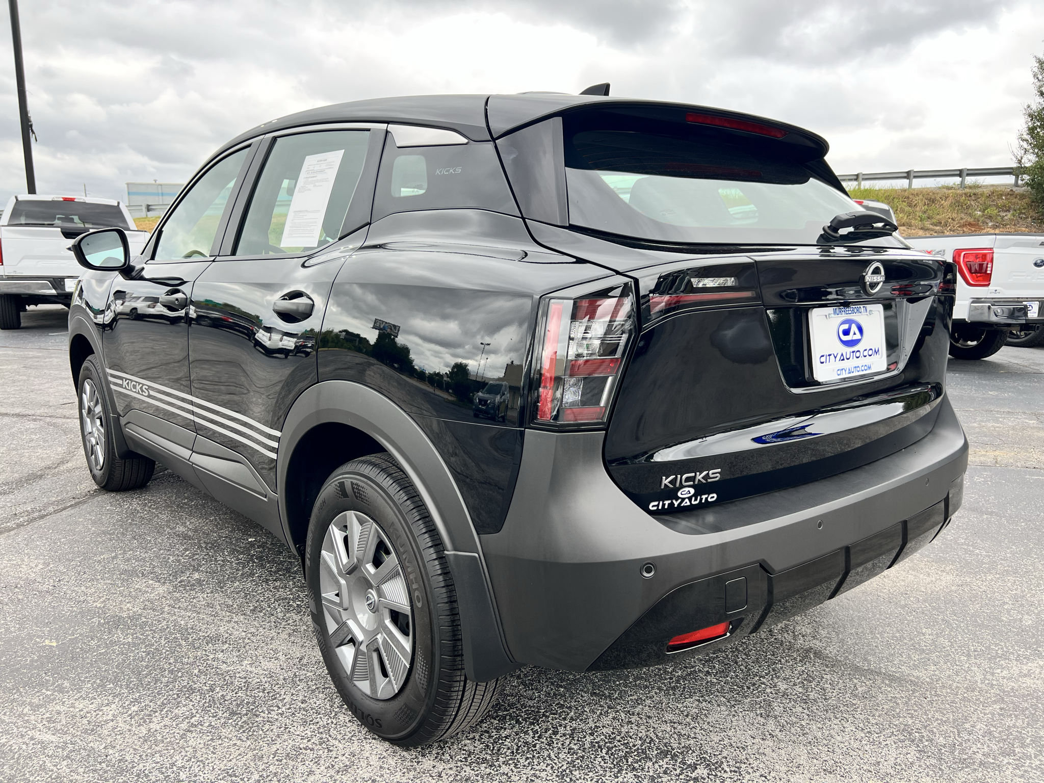 Vehicle photo 6