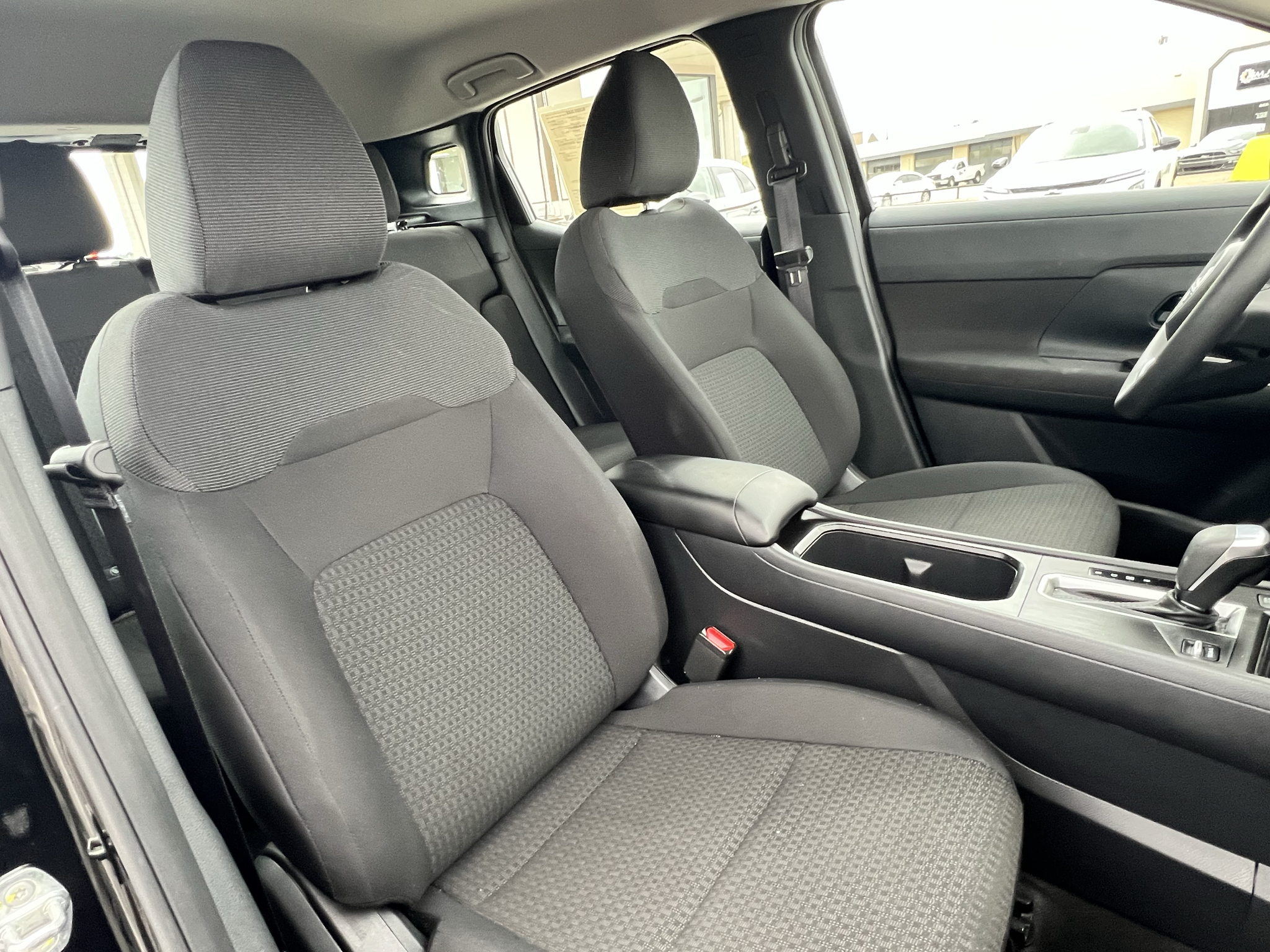 Vehicle photo 14