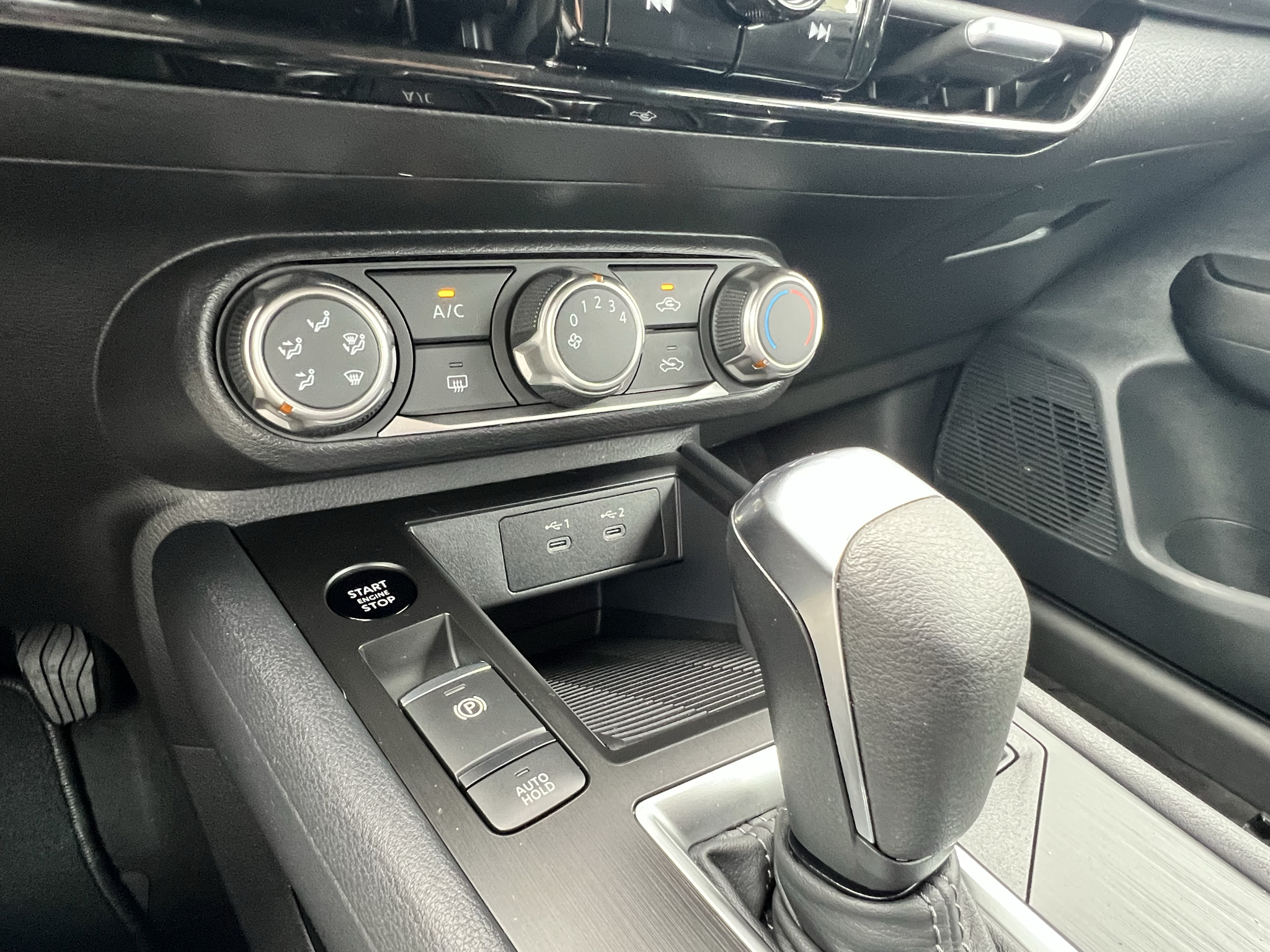 Vehicle photo 26