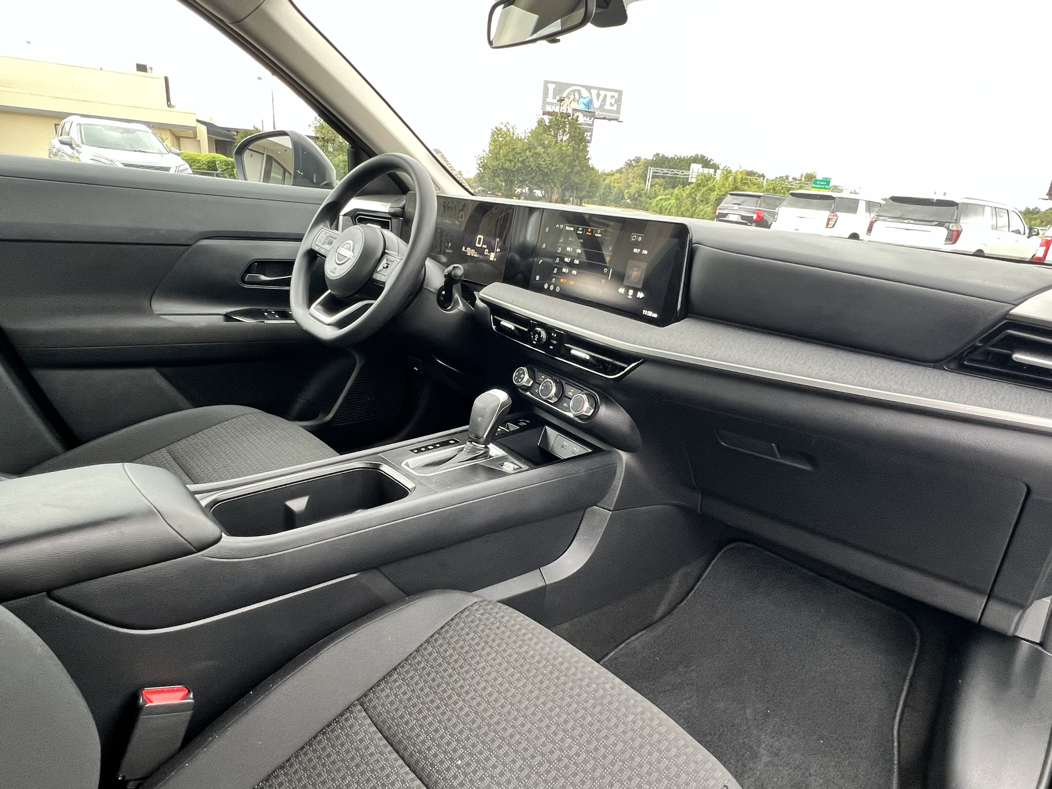 Vehicle photo 16