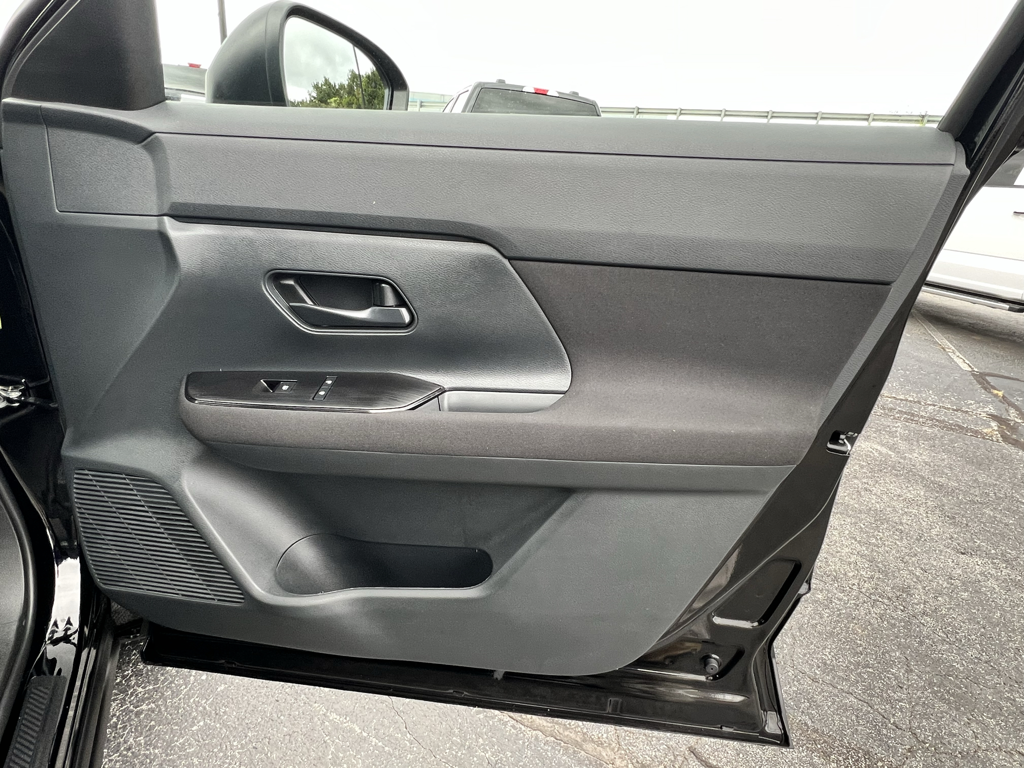 Vehicle photo 18
