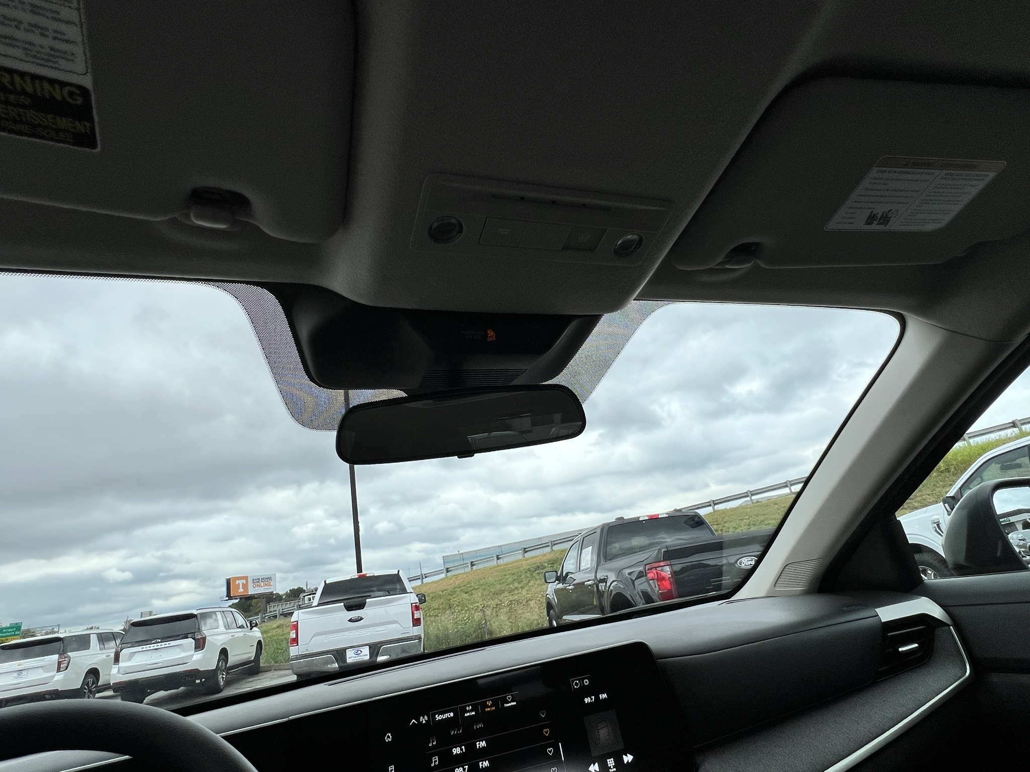 Vehicle photo 34