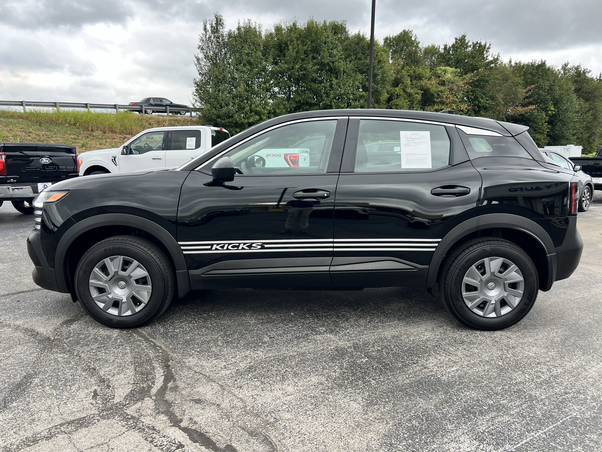 Vehicle photo 5