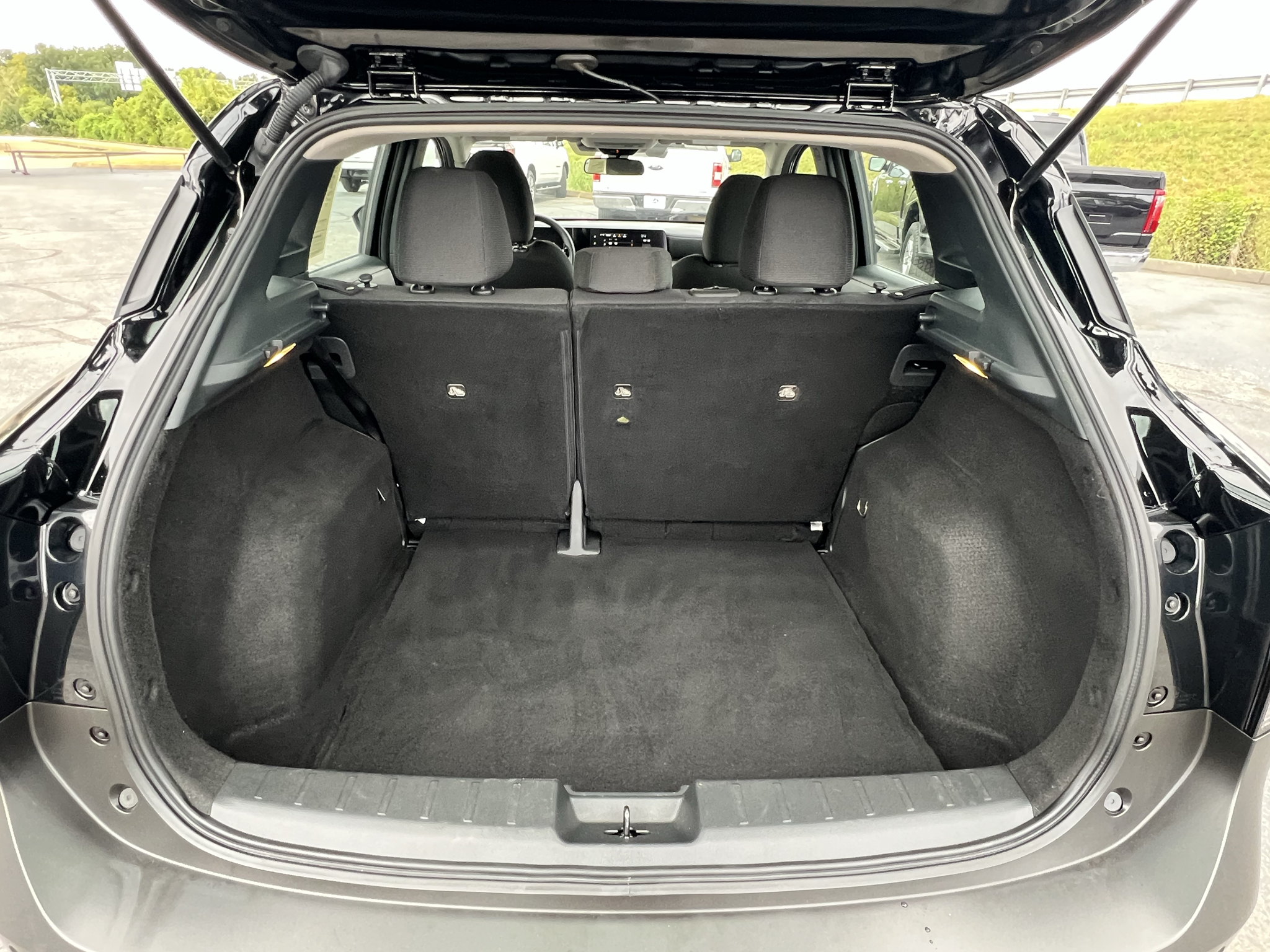 Vehicle photo 21