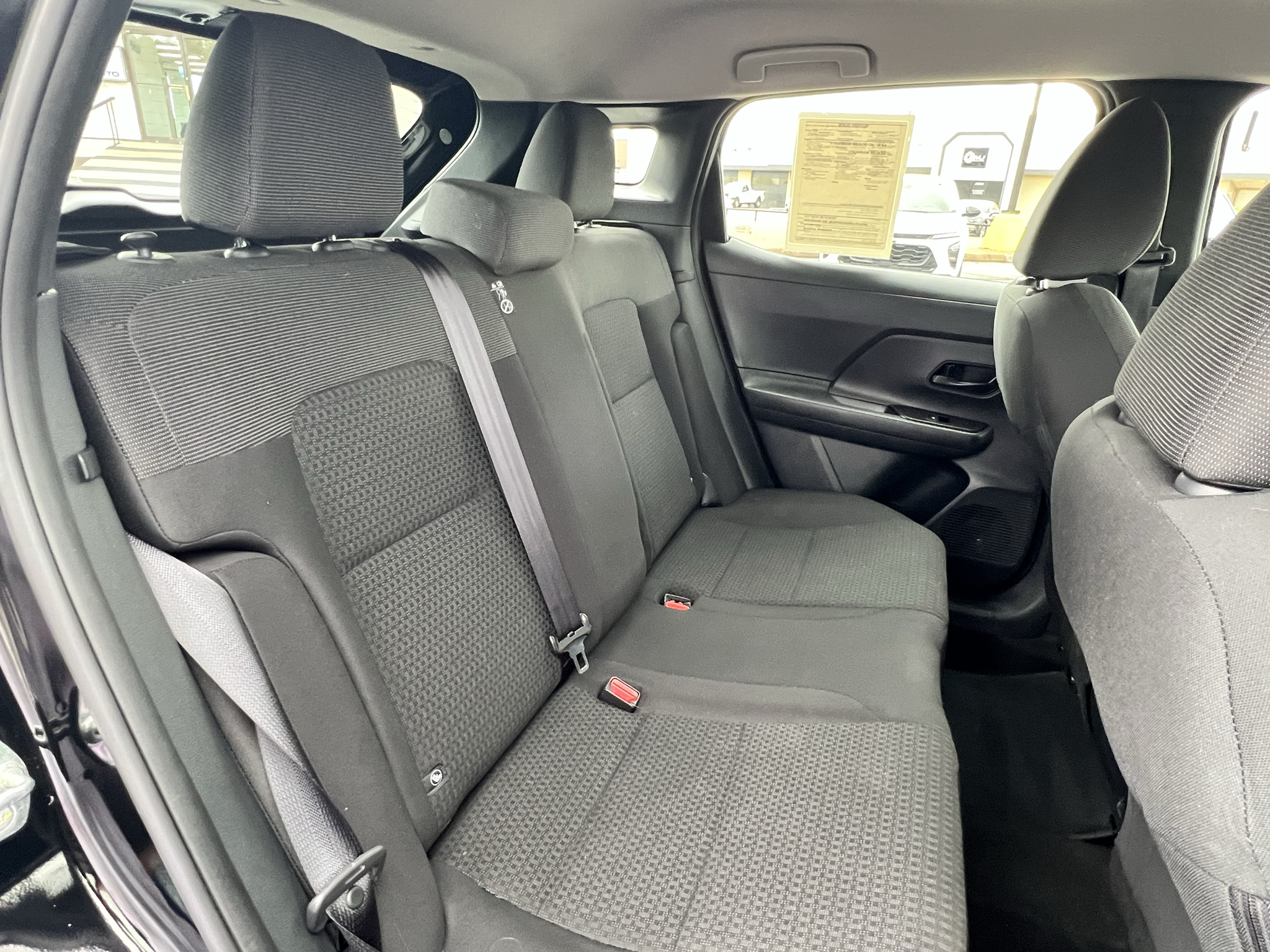 Vehicle photo 19