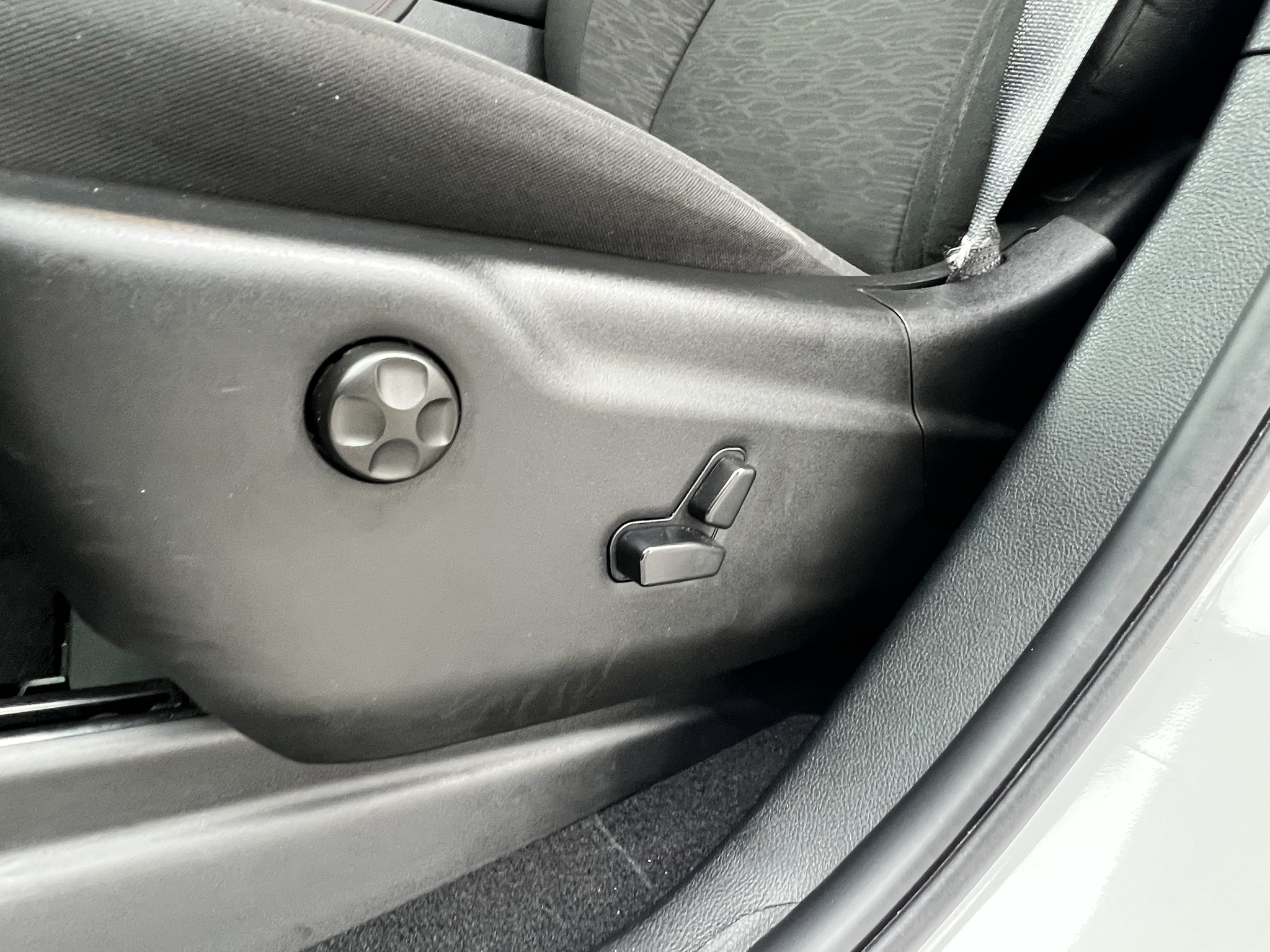 Vehicle photo 26