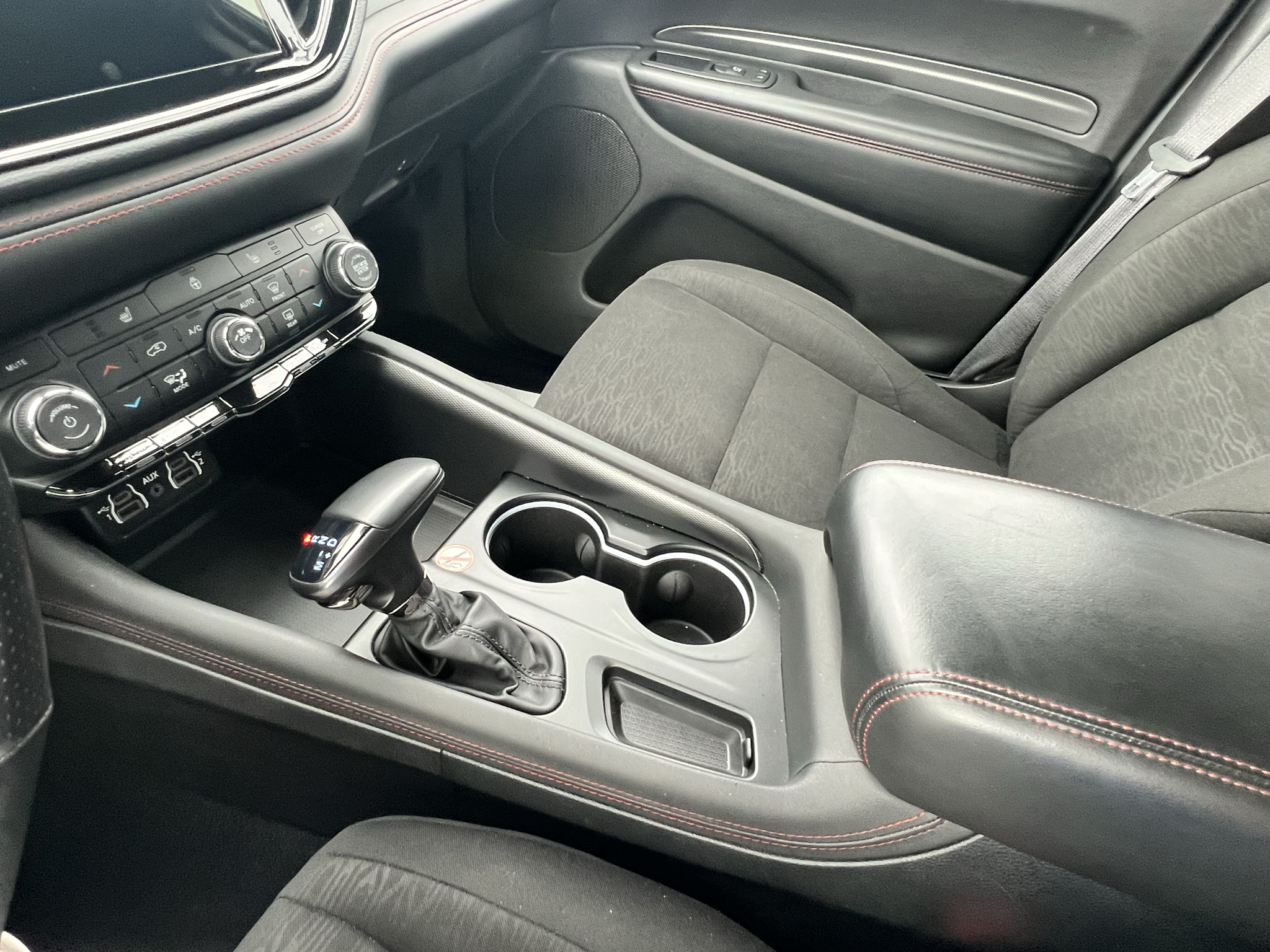 Vehicle photo 29