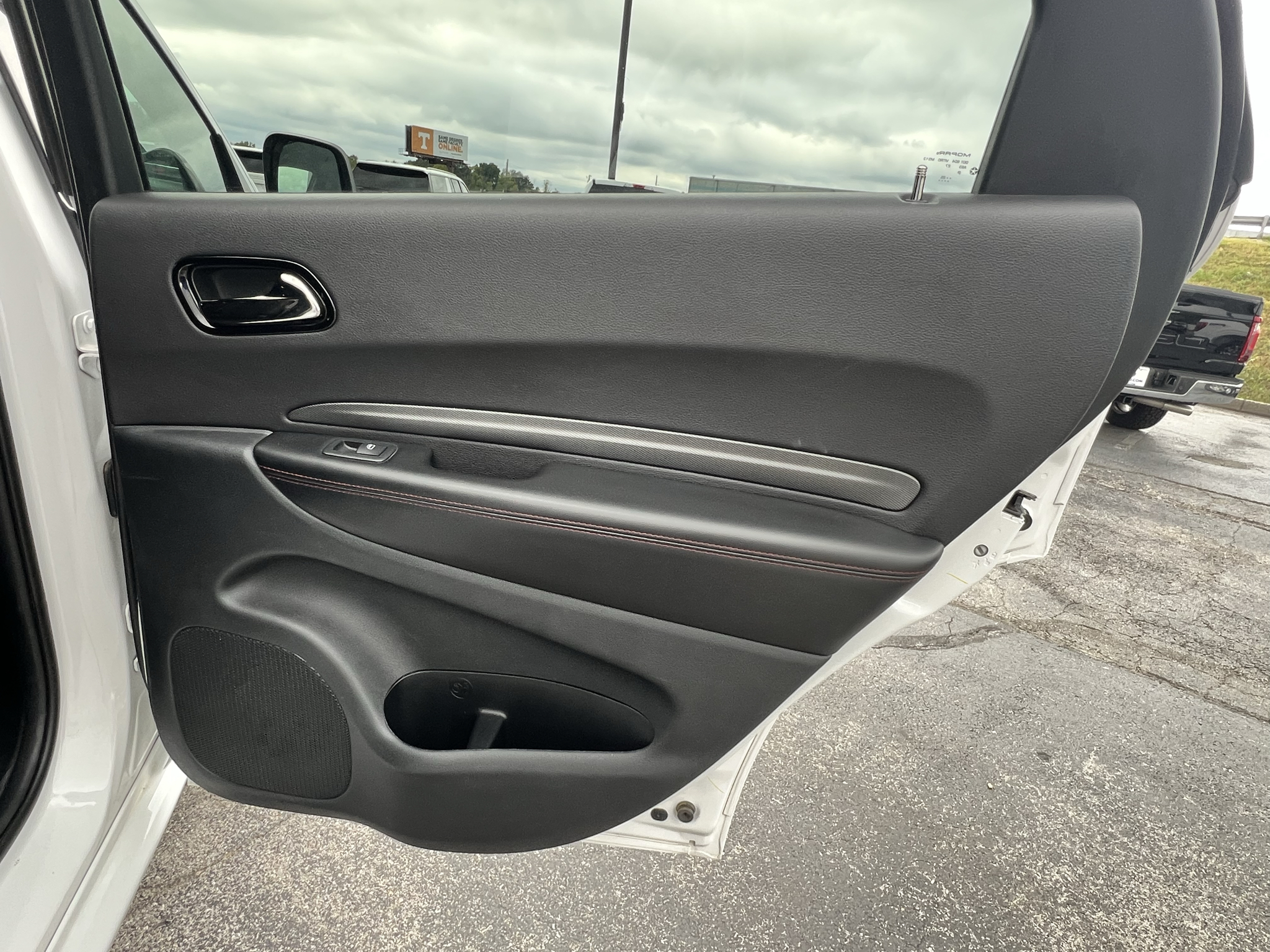 Vehicle photo 23